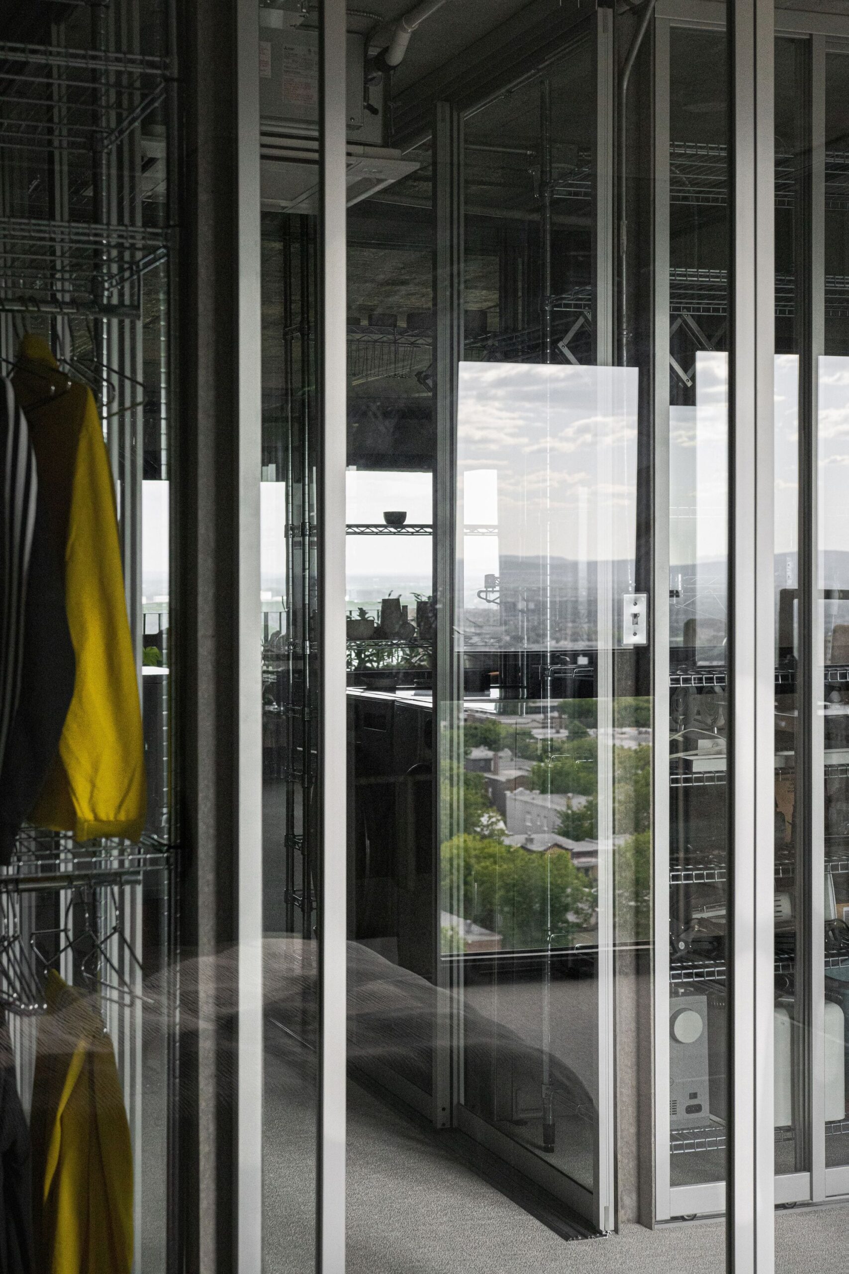 Bruj Creative Laboratory Apartment