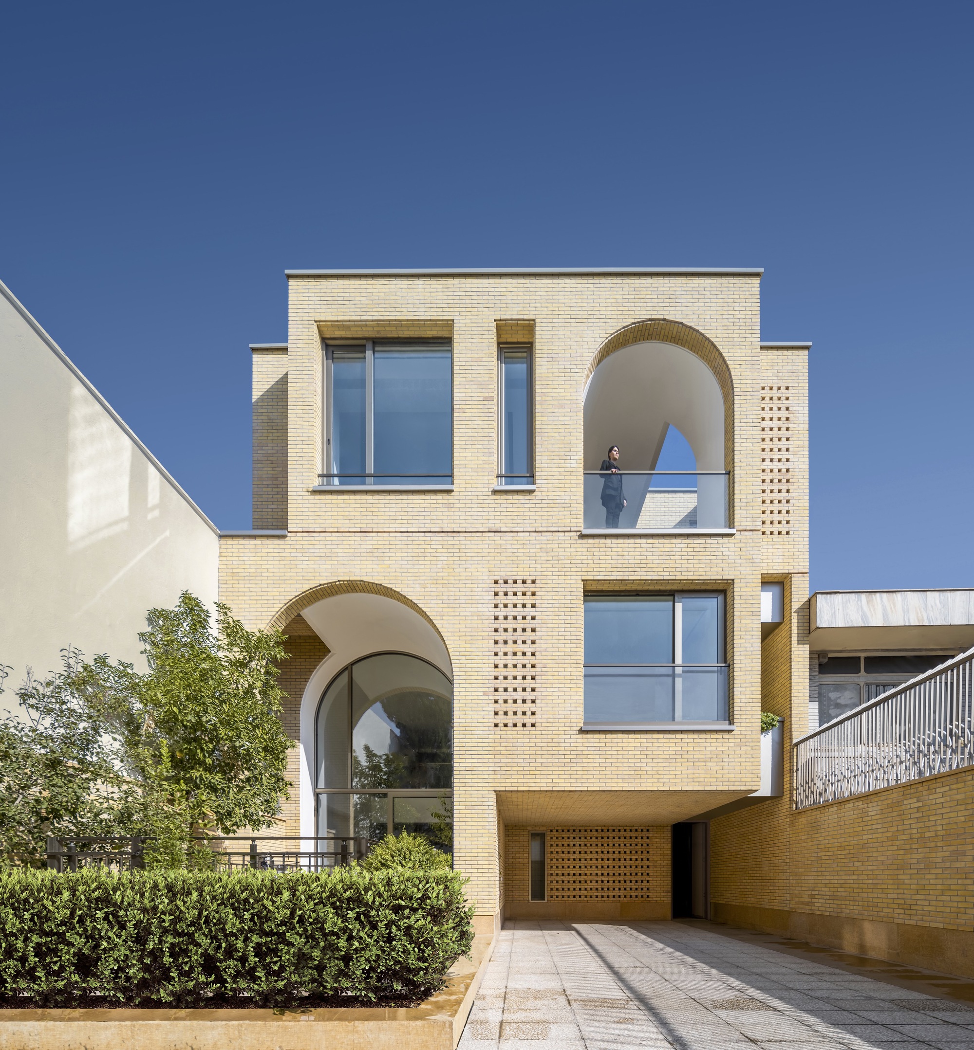2 IVANs, 2 HOUSEs