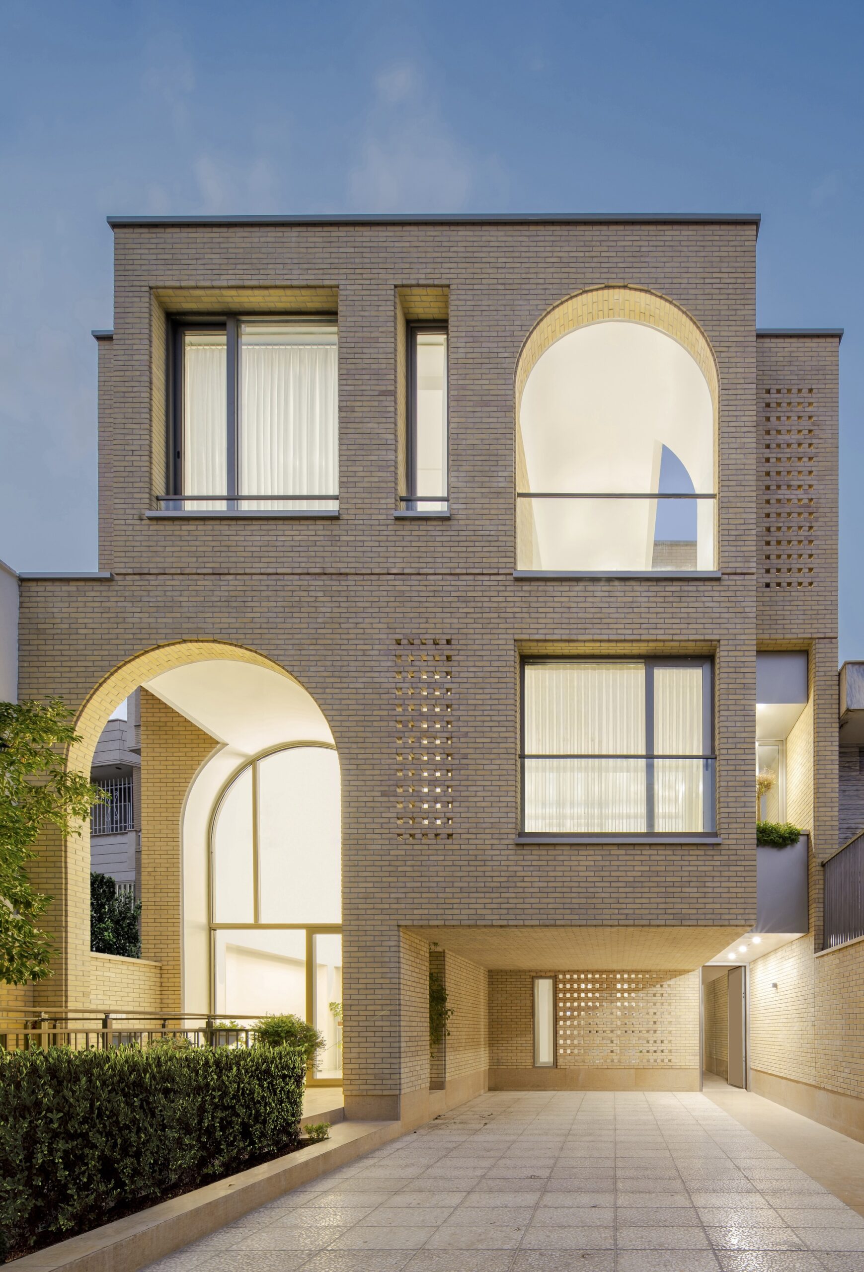 2 IVANs, 2 HOUSEs