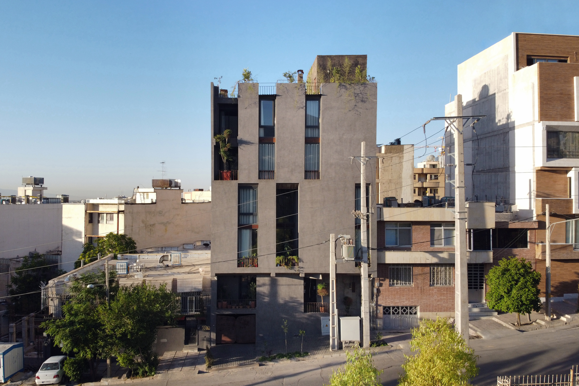 Dwelling the Absent: Residential Apartment for Maryam and Faraj Shiraz