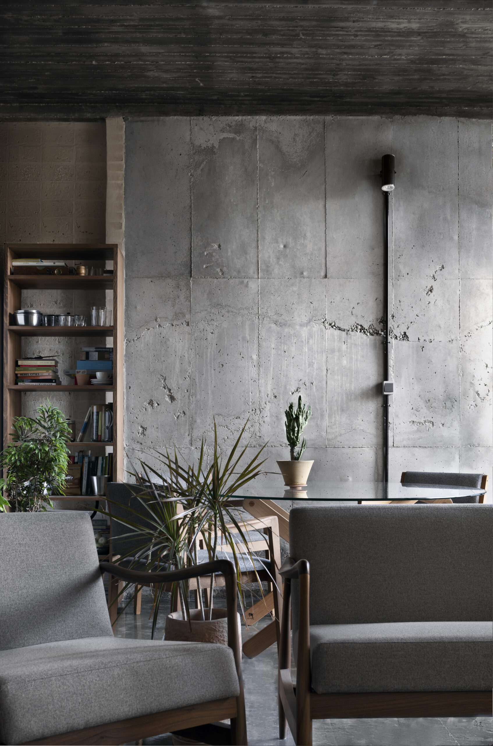 Dwelling the Absent: Residential Apartment for Maryam and Faraj Shiraz