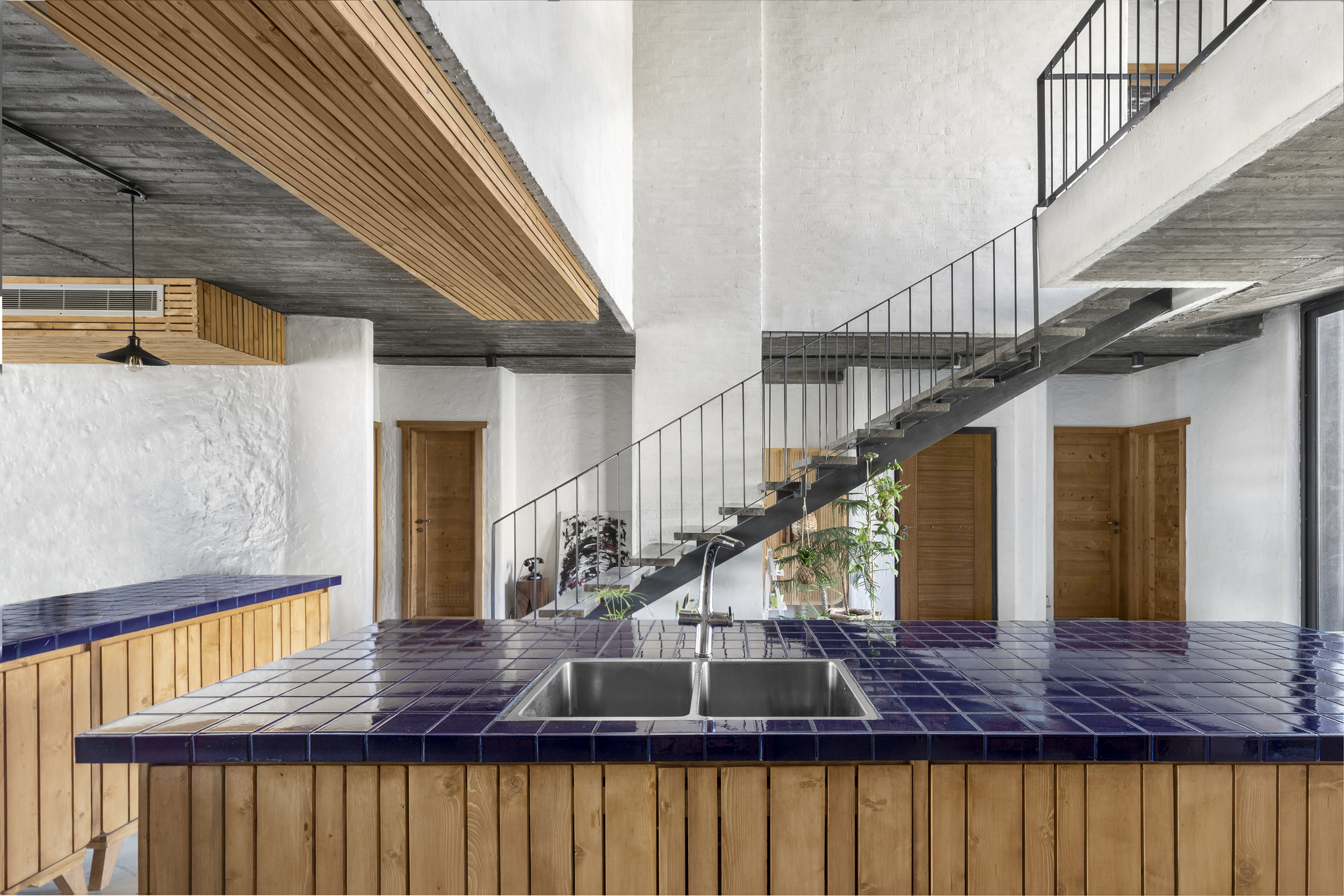 Dwelling the Absent: Residential Apartment for Maryam and Faraj Shiraz