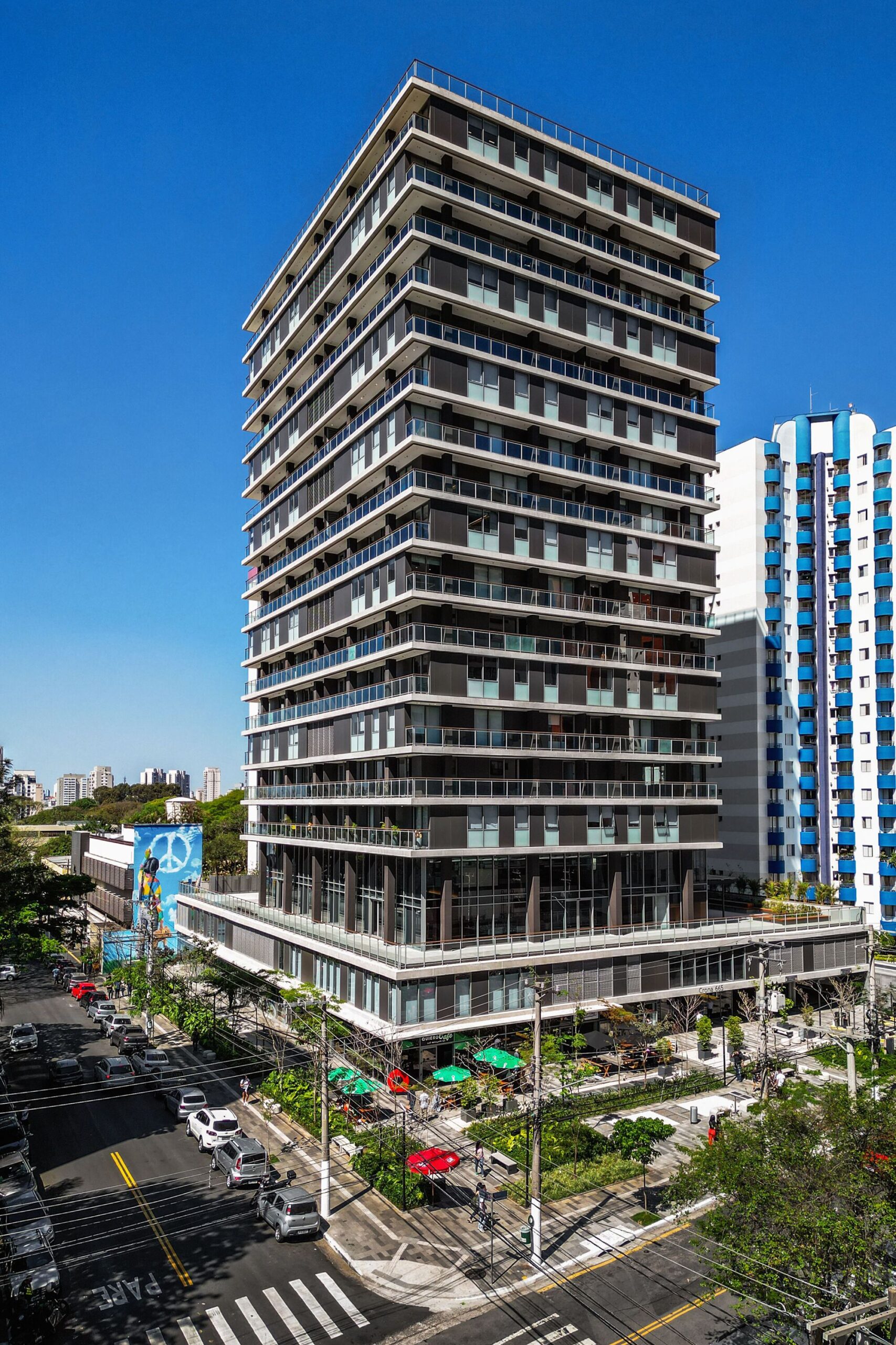 Crona 665 Building