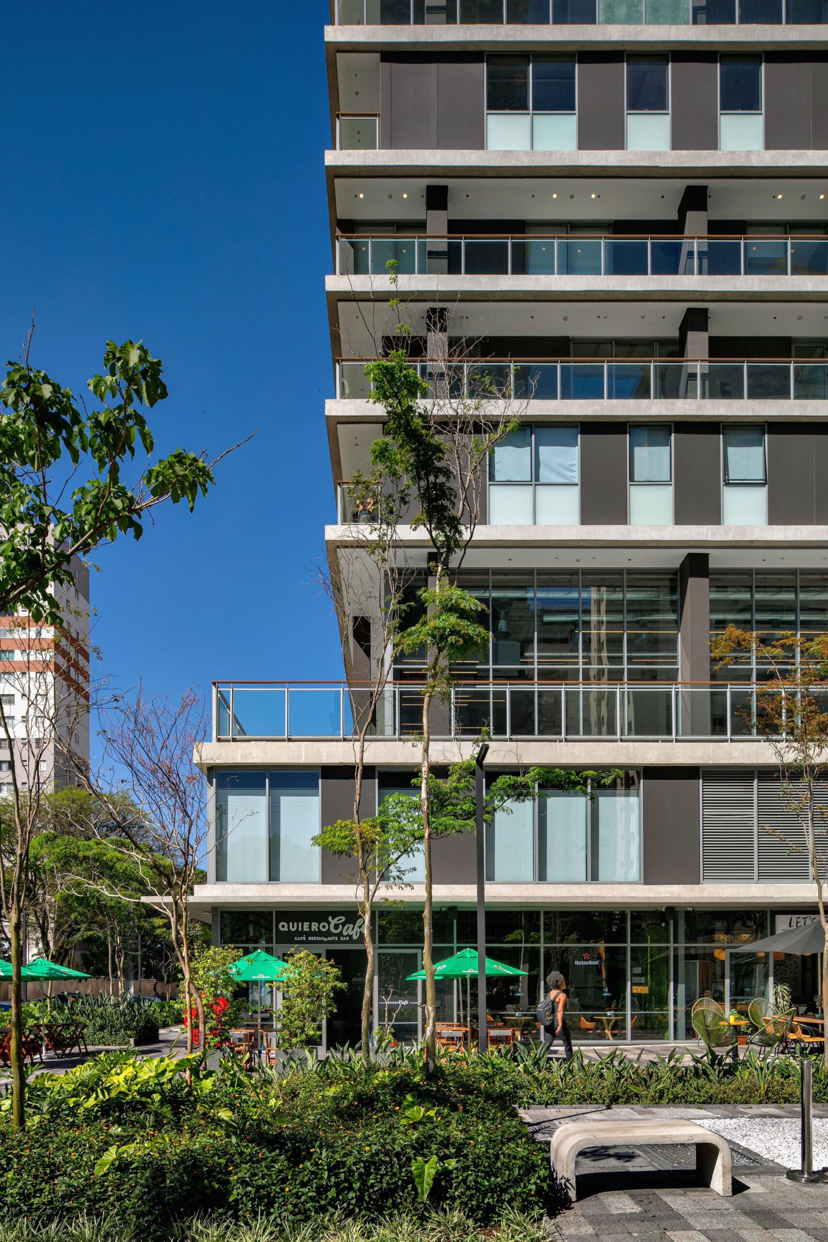 Crona 665 Building
