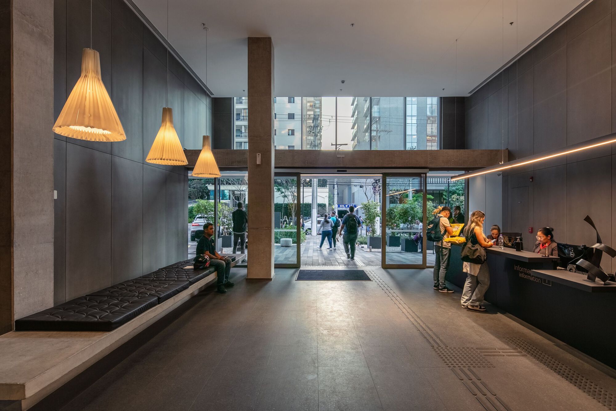 Crona 665 Building
