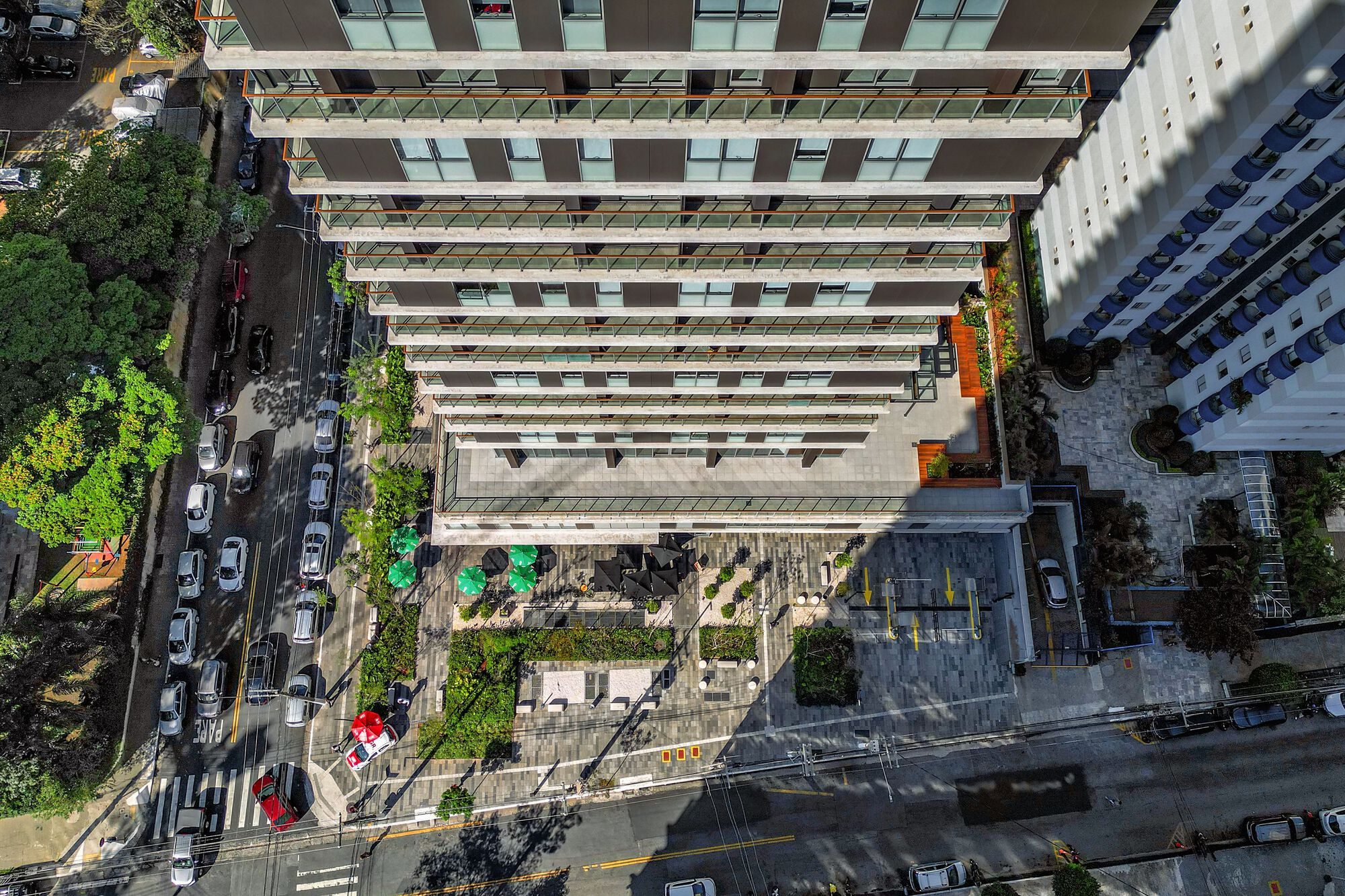 Crona 665 Building