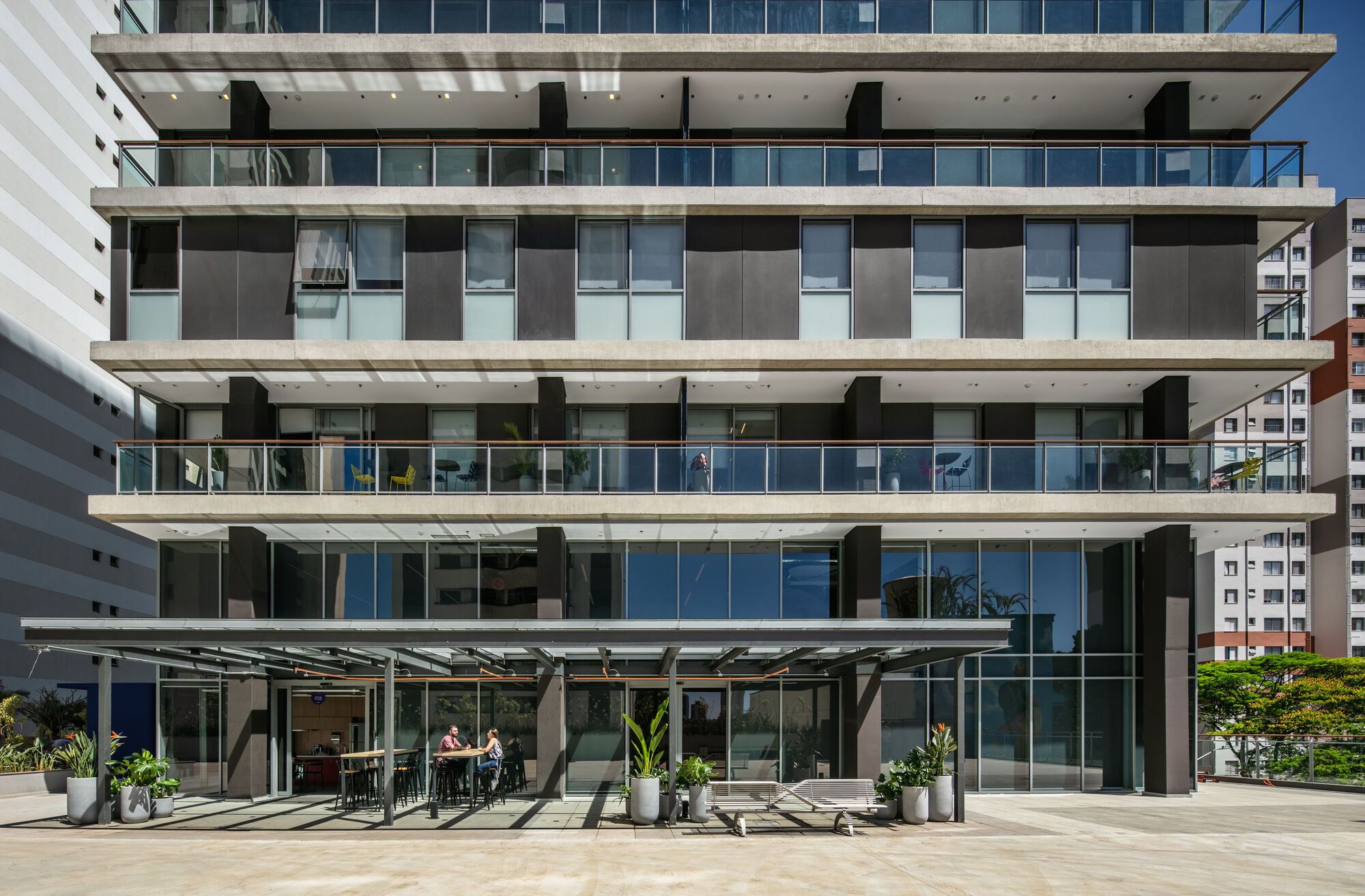 Crona 665 Building
