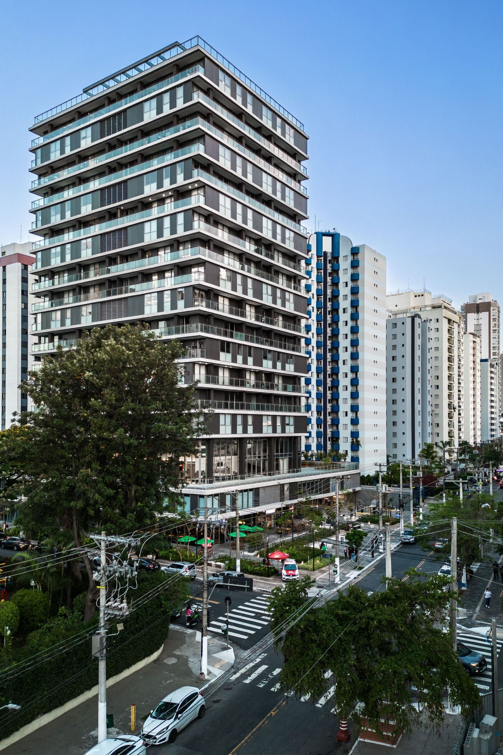 Crona 665 Building