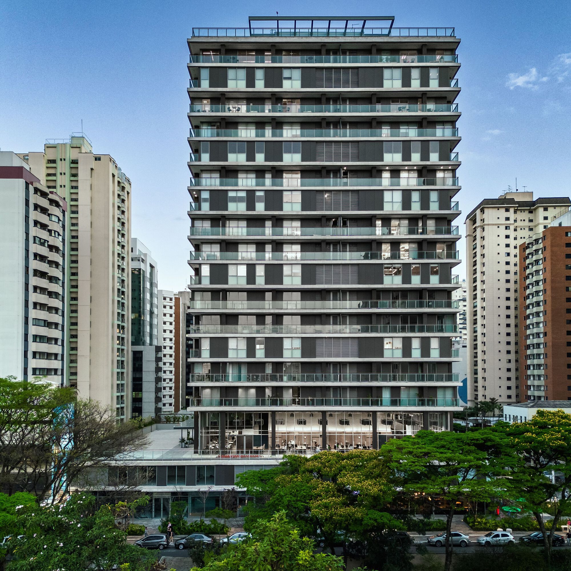 Crona 665 Building
