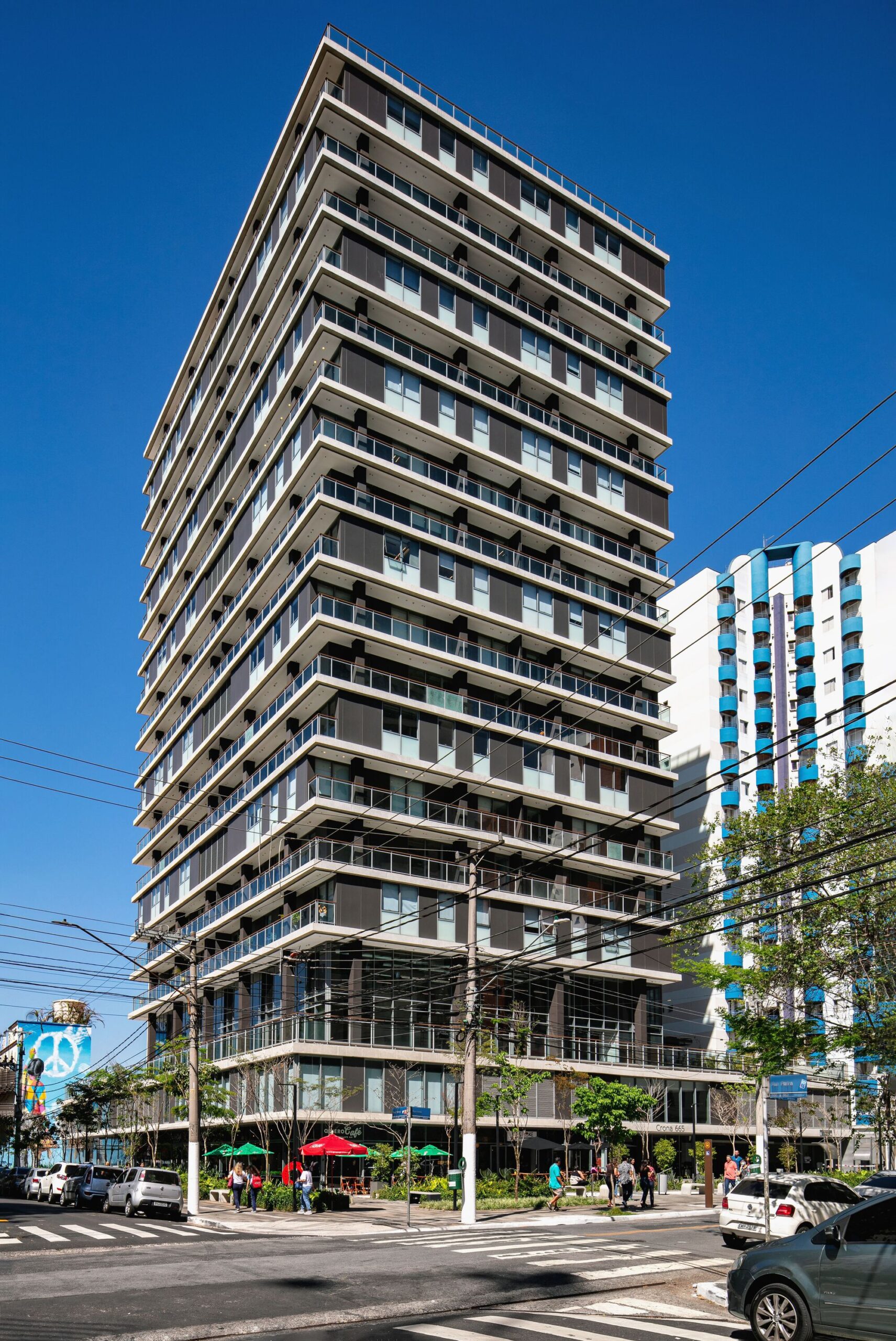 Crona 665 Building