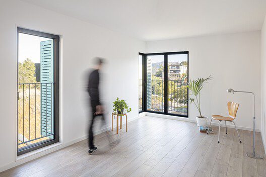 31 Social Housing Units in Torre Baró