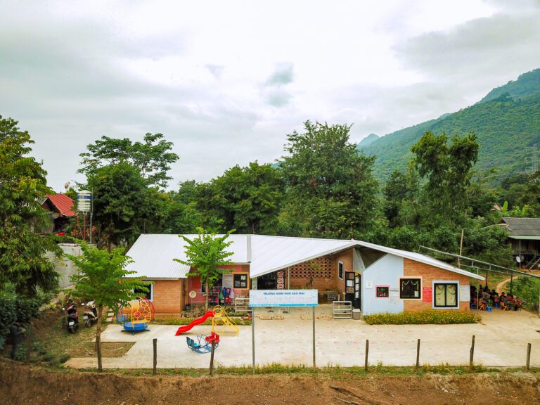 Chieng Ban Kindergarten | 1+1>2 Architects