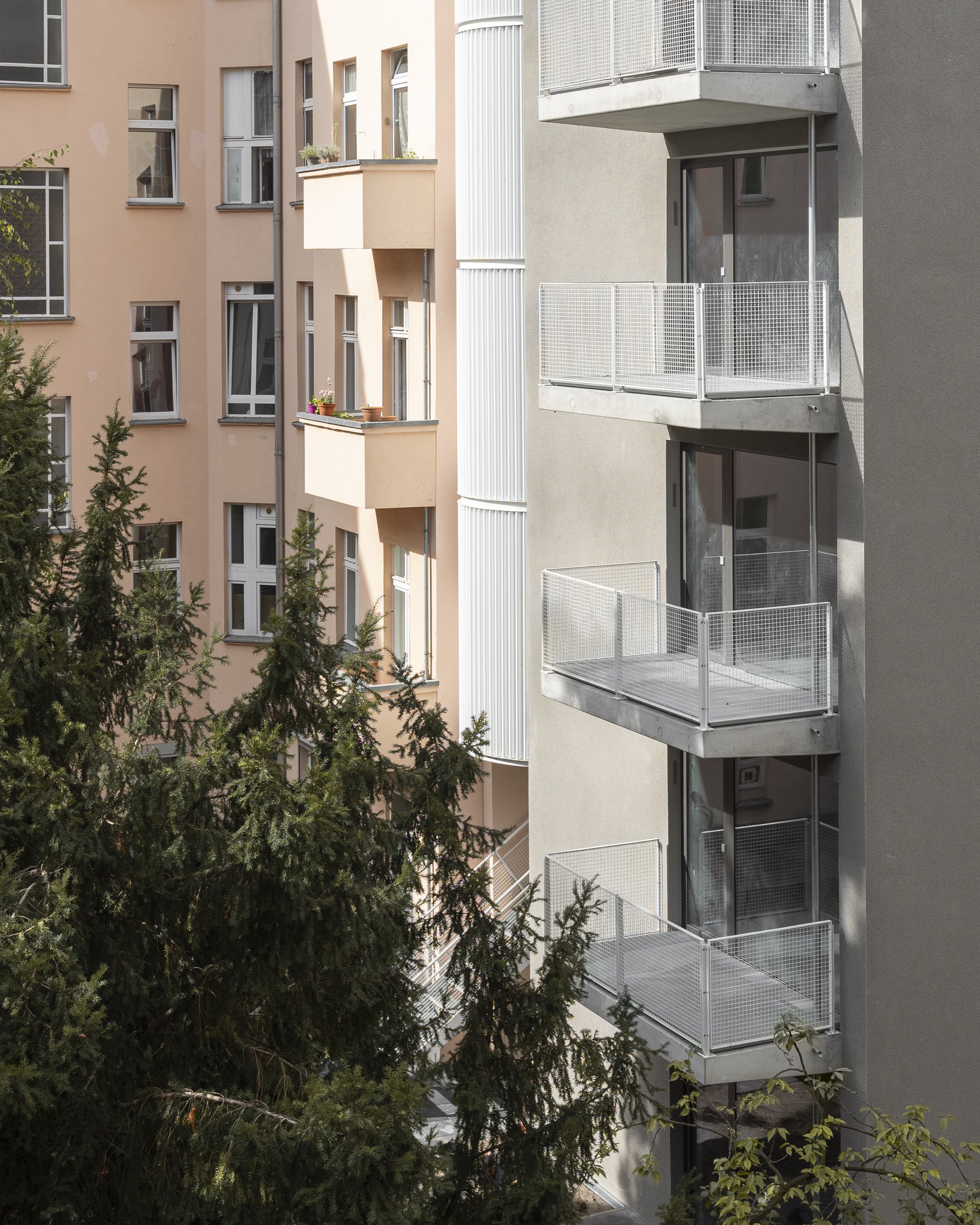 Berlin Backyard Tower 6x9