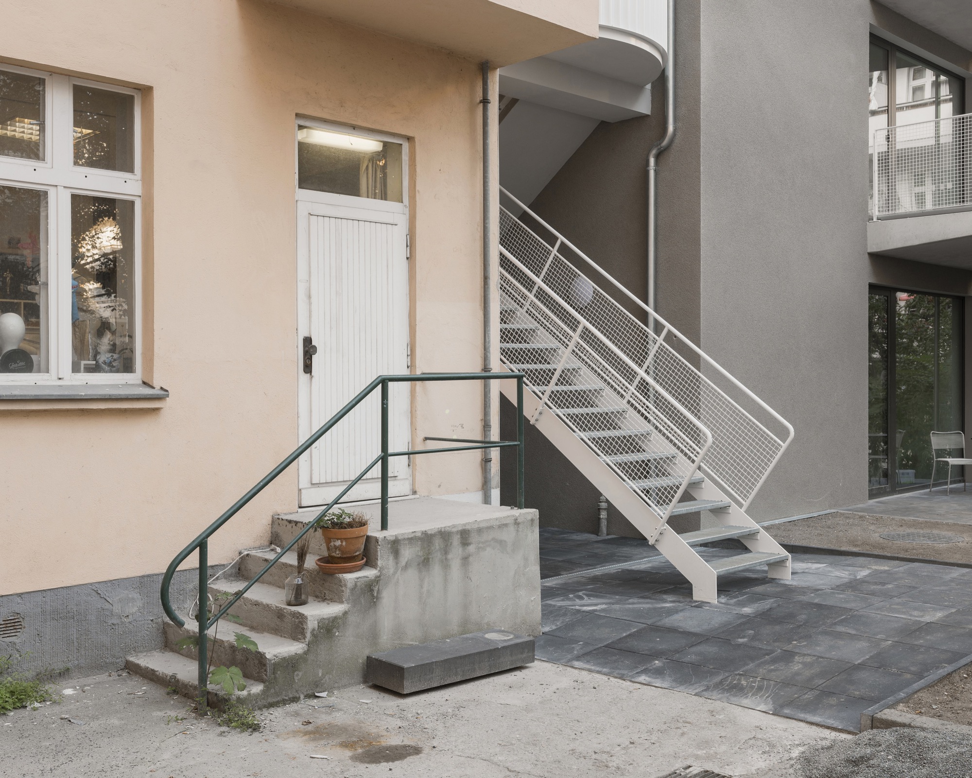 Berlin Backyard Tower 6x9