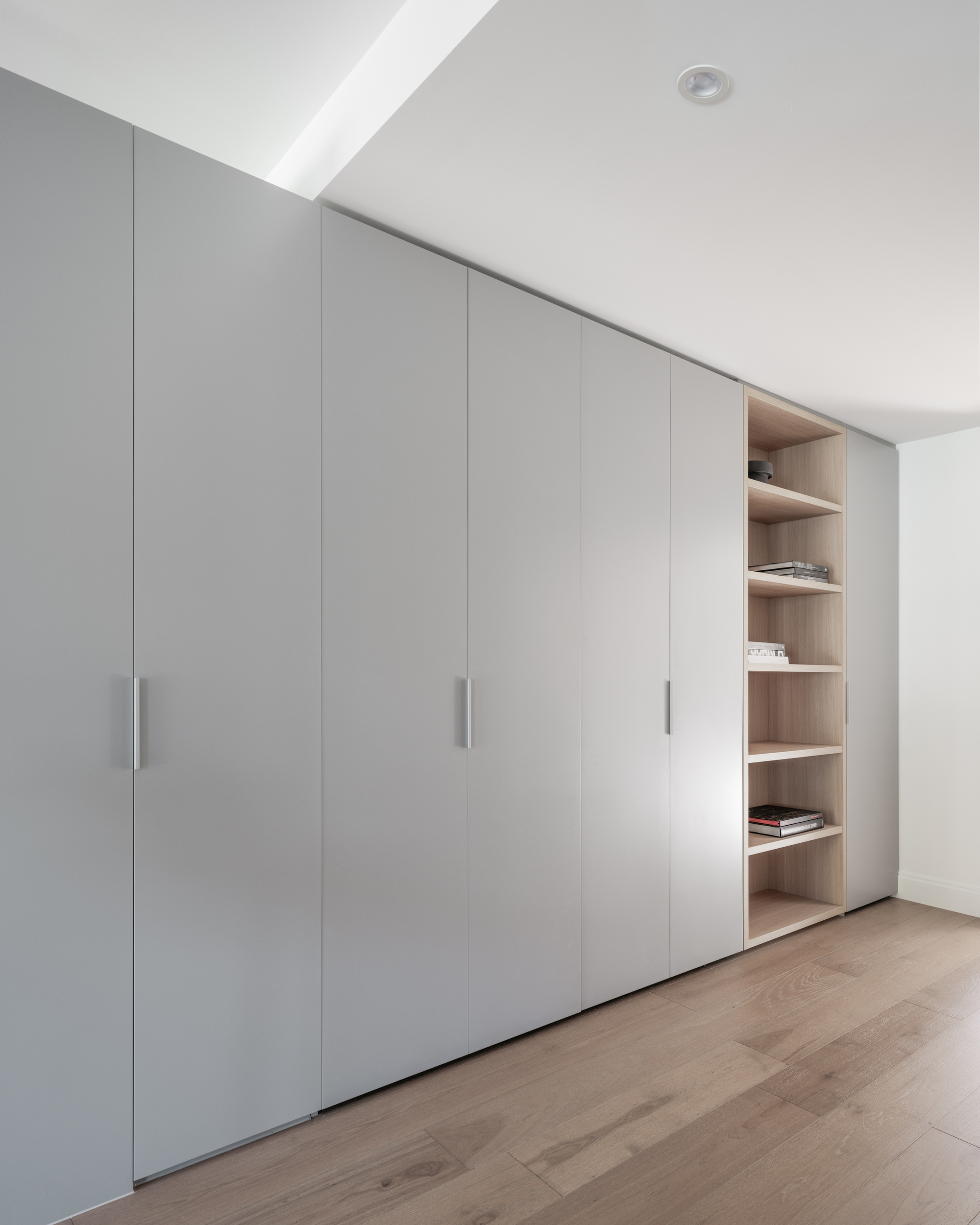 Carlton Apartment