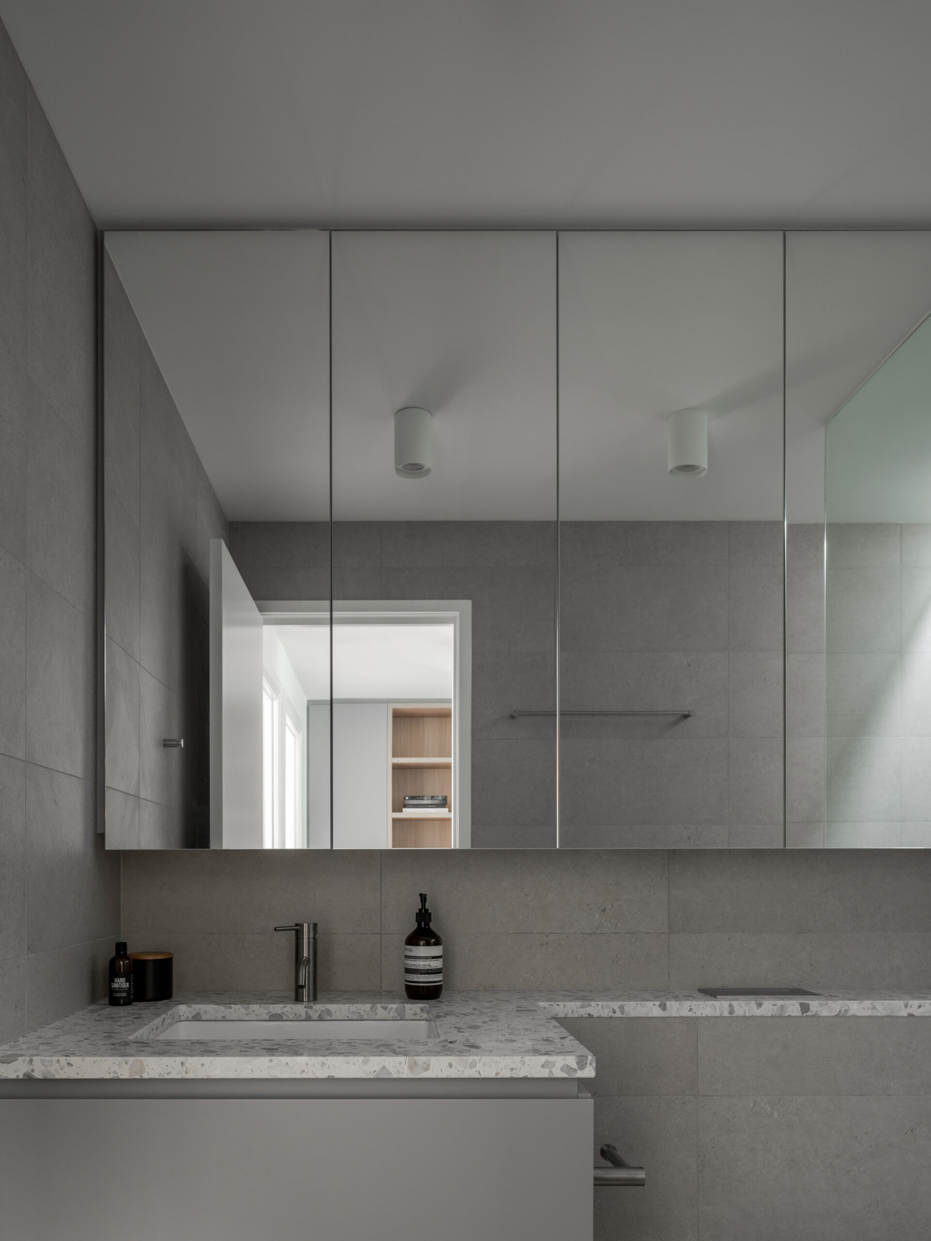 Carlton Apartment