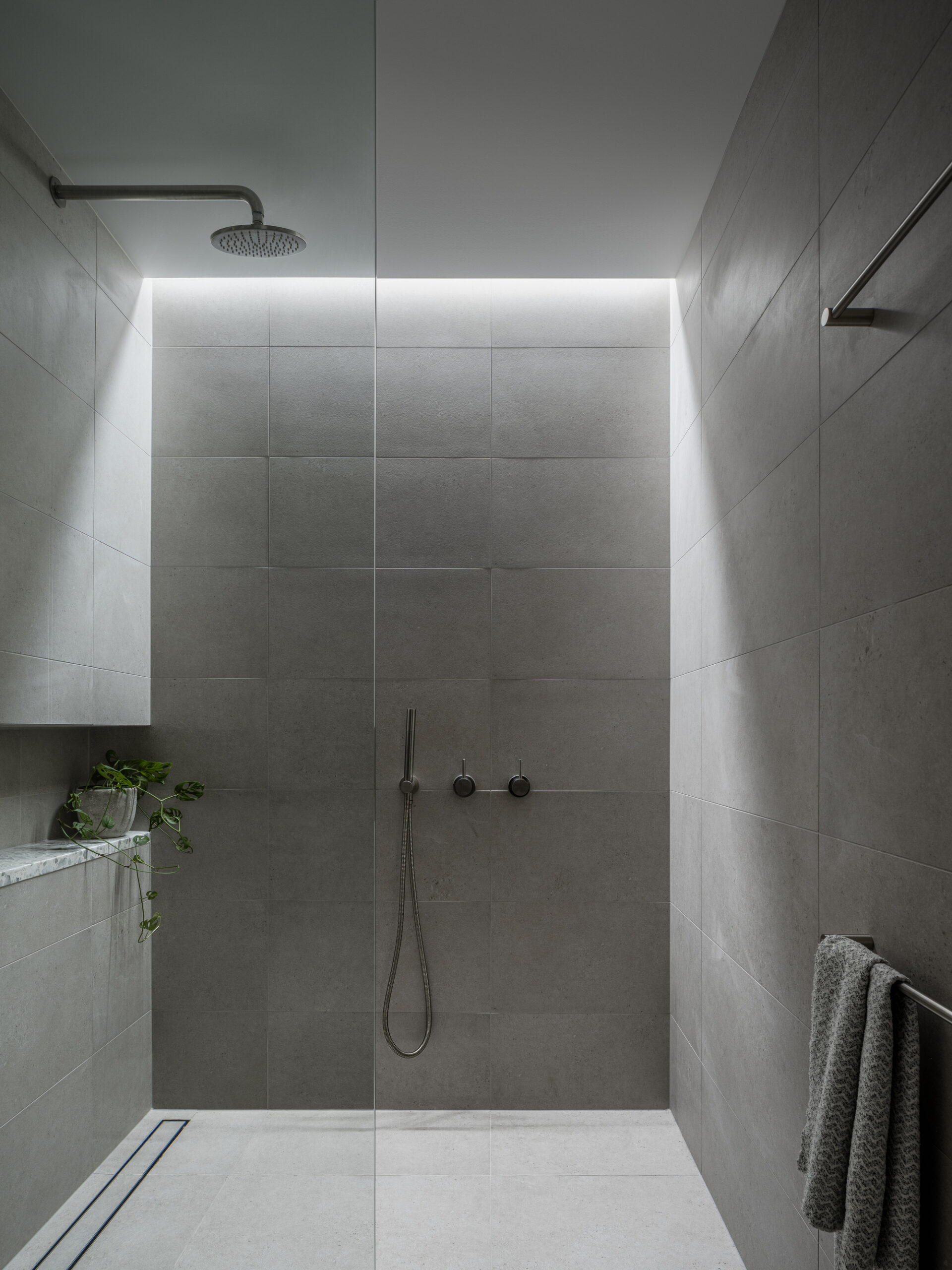 Carlton Apartment
