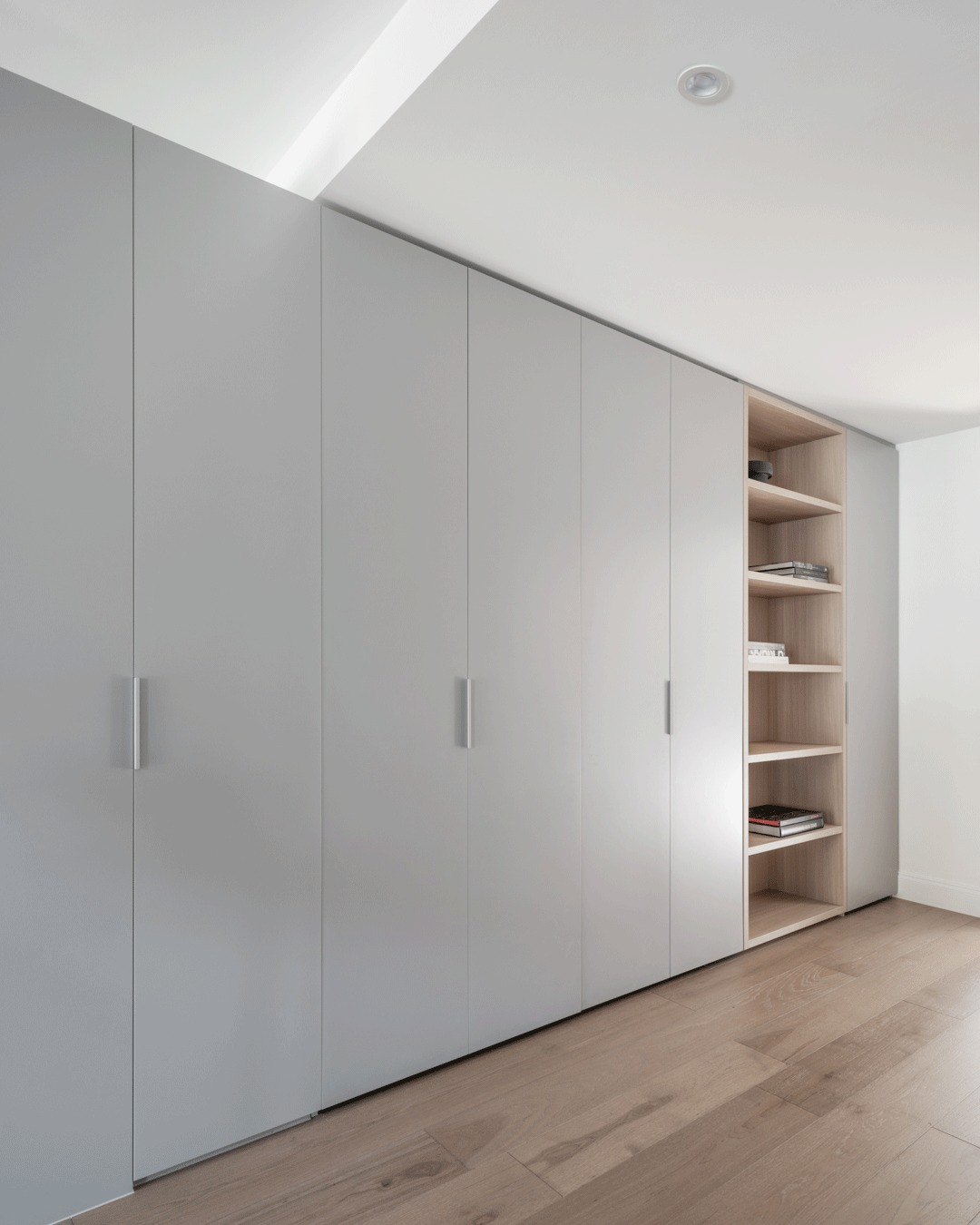 Carlton Apartment