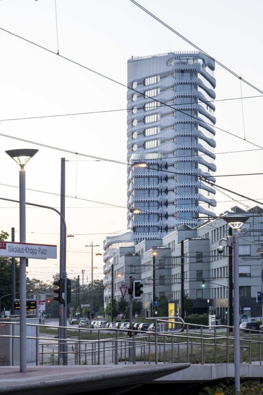 ZIPPER RKM 740 Tower