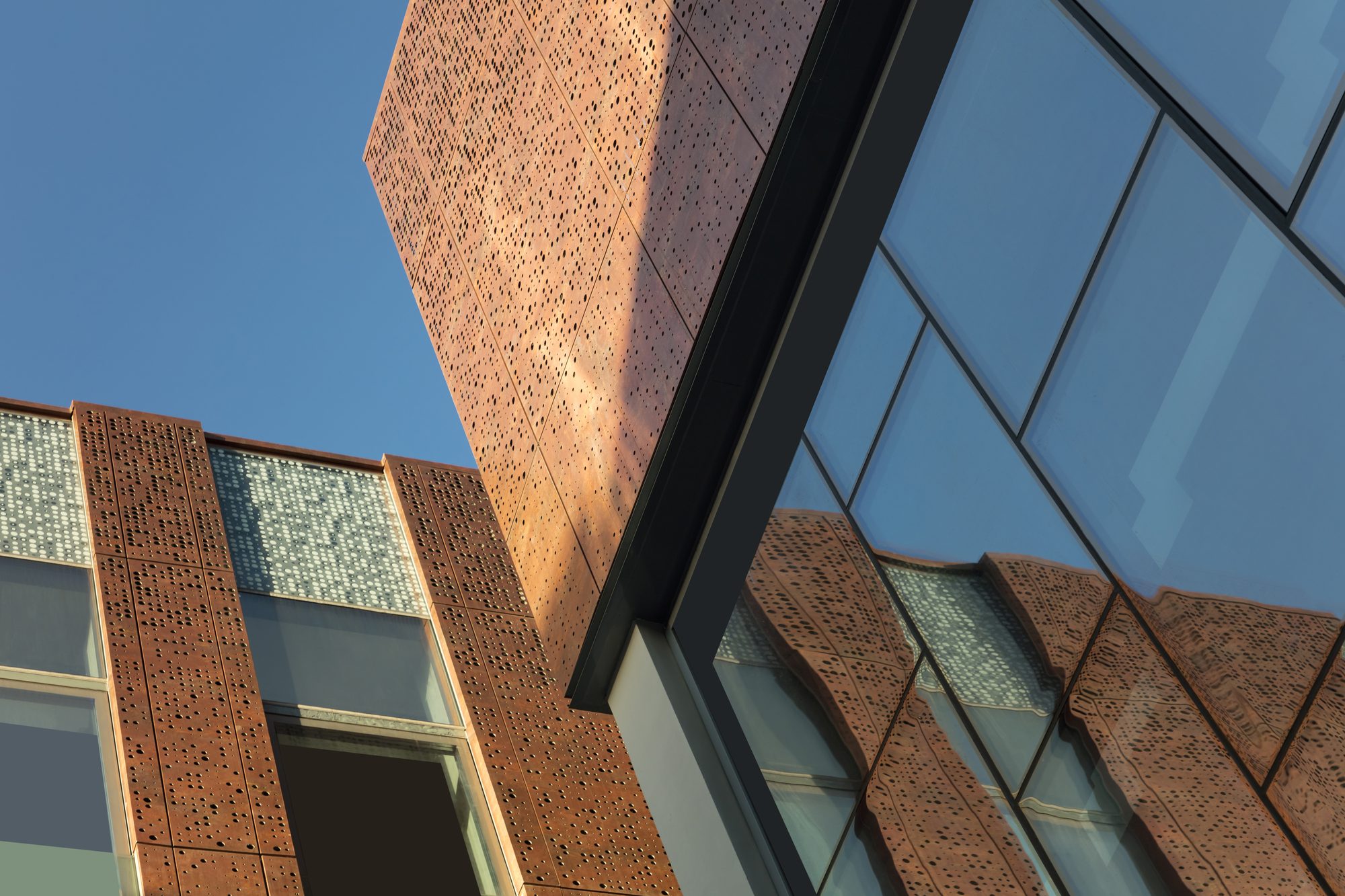 Sovremennik Residential Building Extension