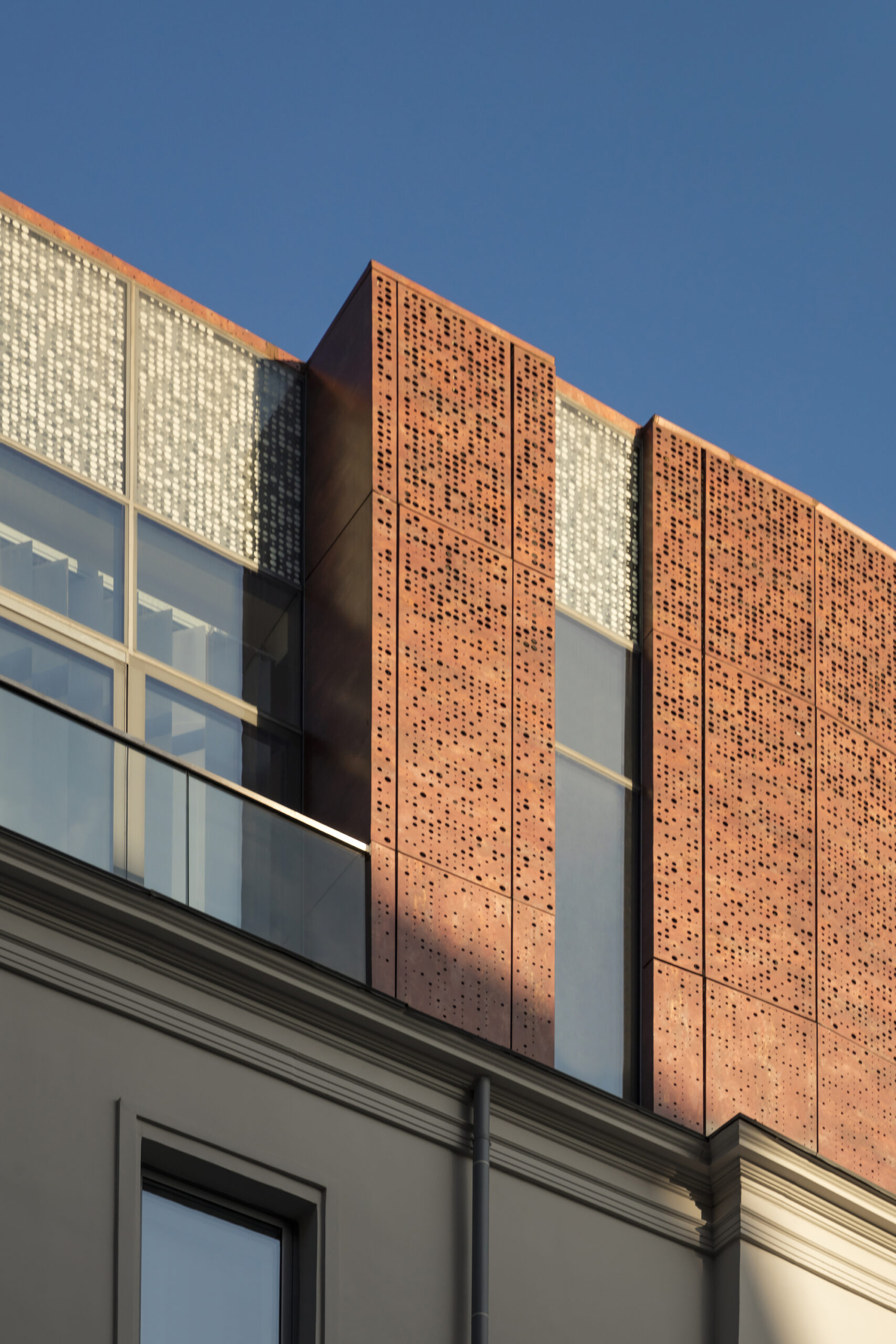 Sovremennik Residential Building Extension