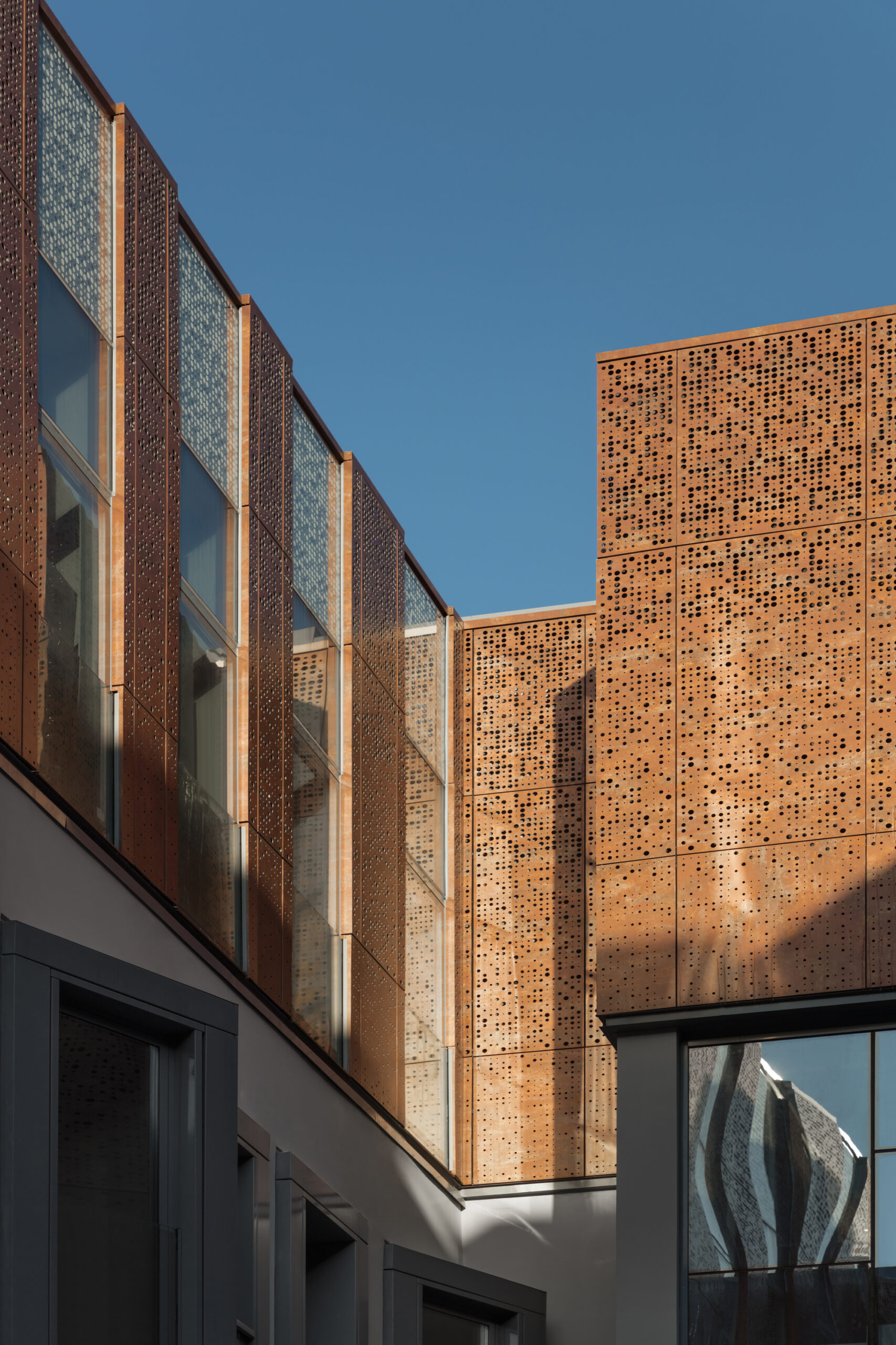 Sovremennik Residential Building Extension