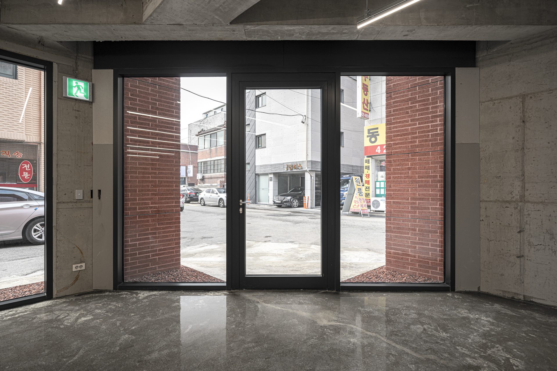 Three Planes Five Layers Apartment