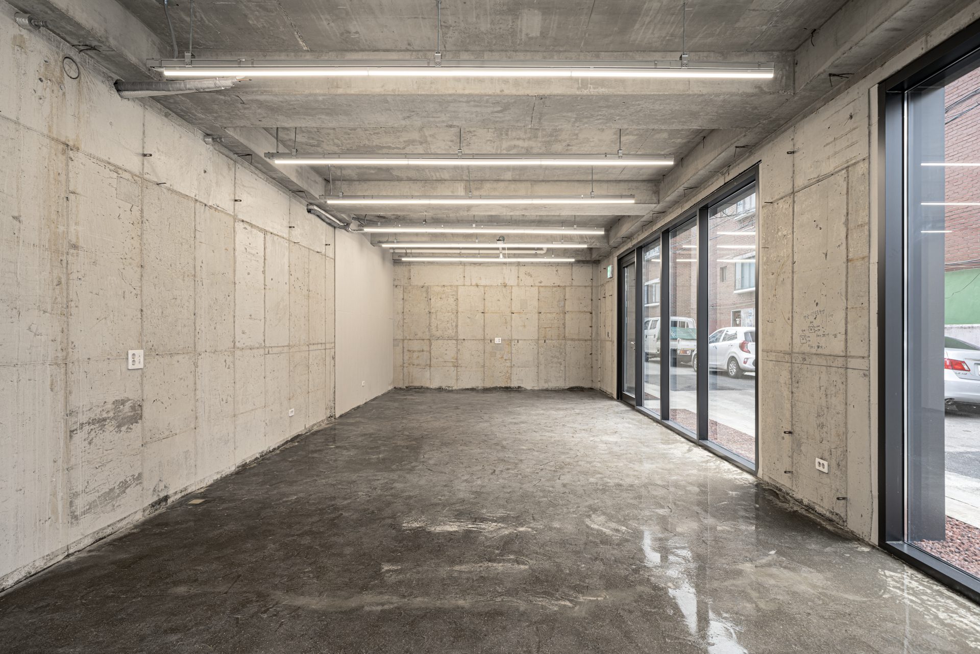 Three Planes Five Layers Apartment