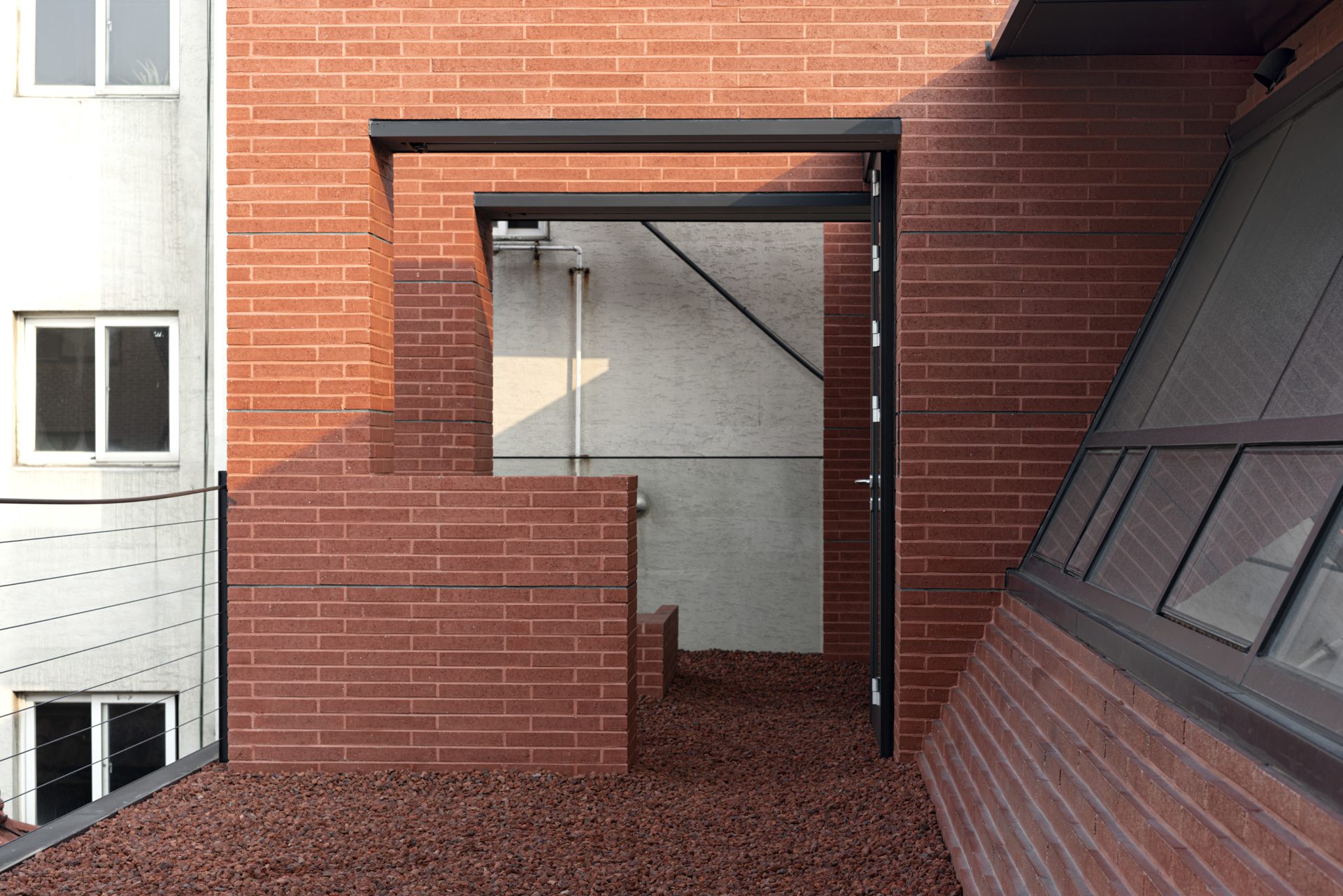 Three Planes Five Layers Apartment