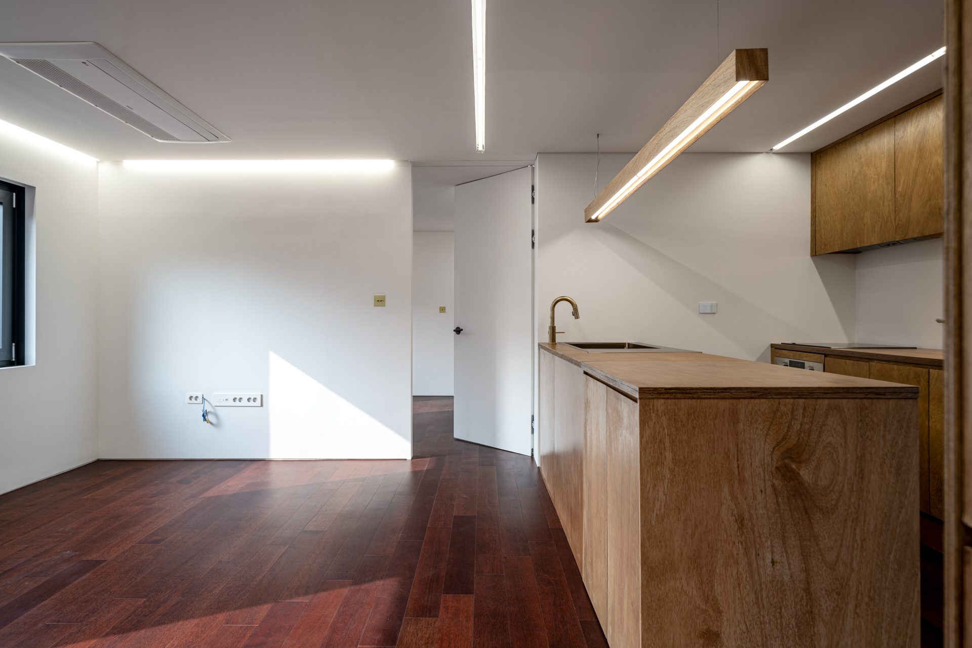 Three Planes Five Layers Apartment