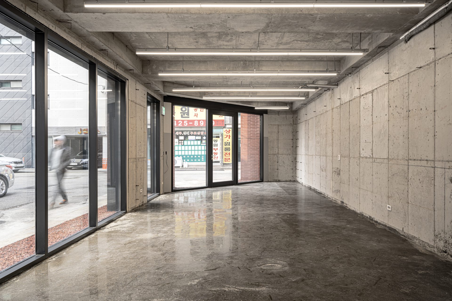 © Three Planes Five Layers Apartment