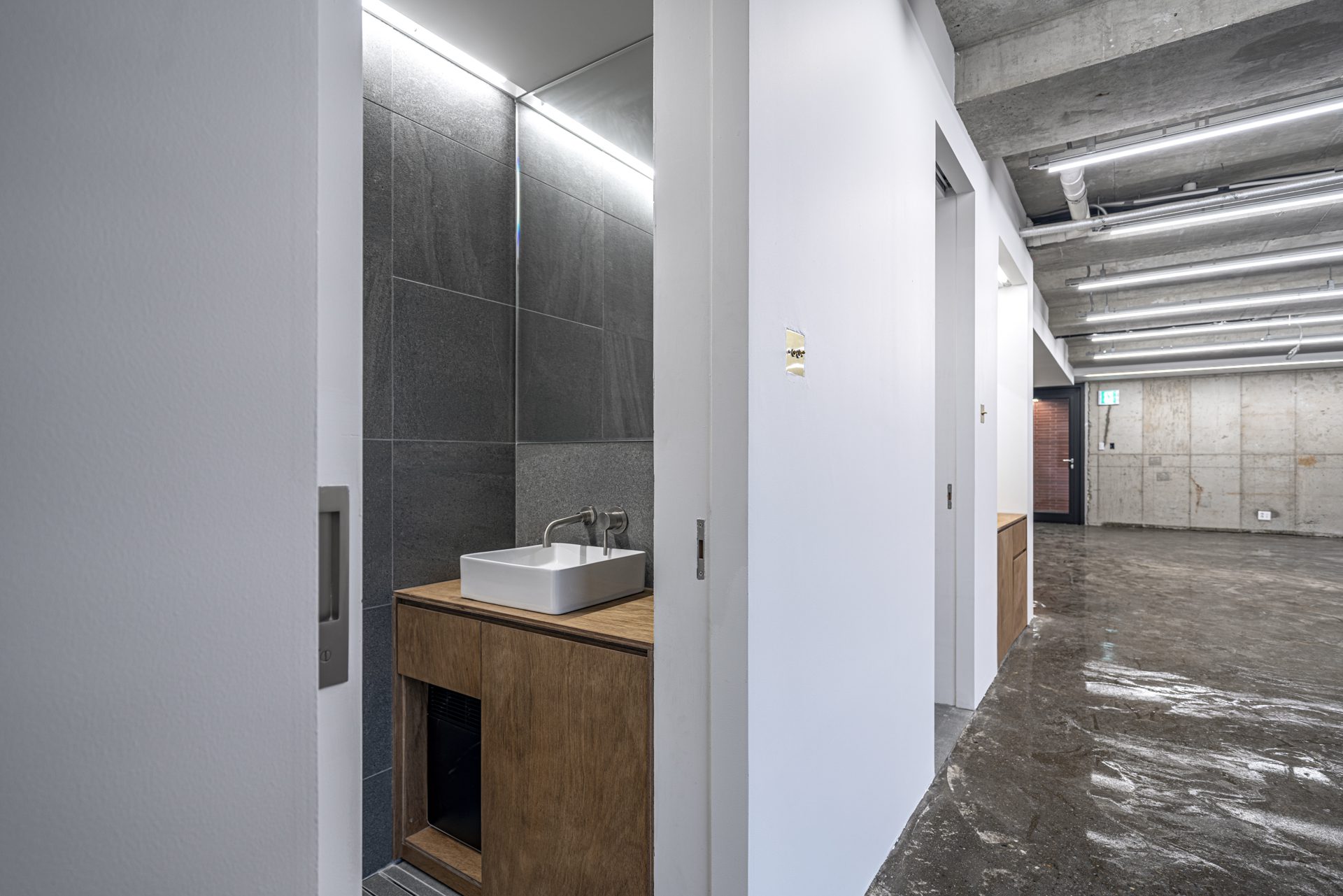 Three Planes Five Layers Apartment