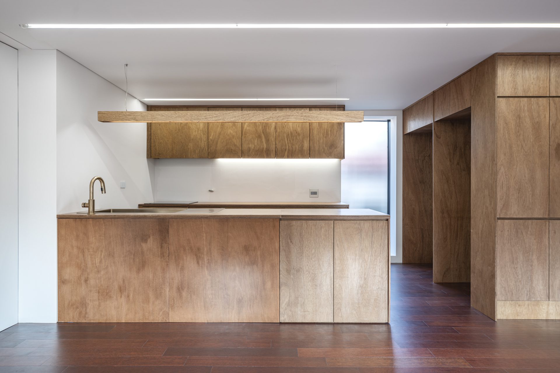 Three Planes Five Layers Apartment