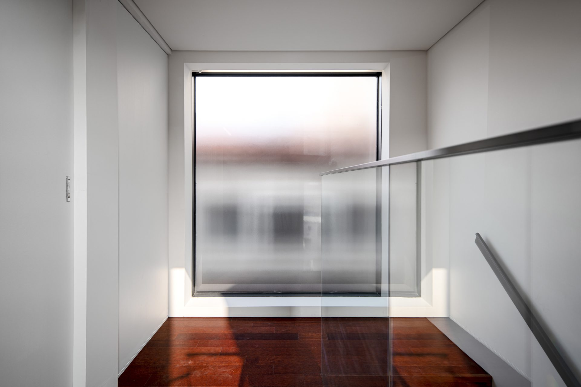 Three Planes Five Layers Apartment