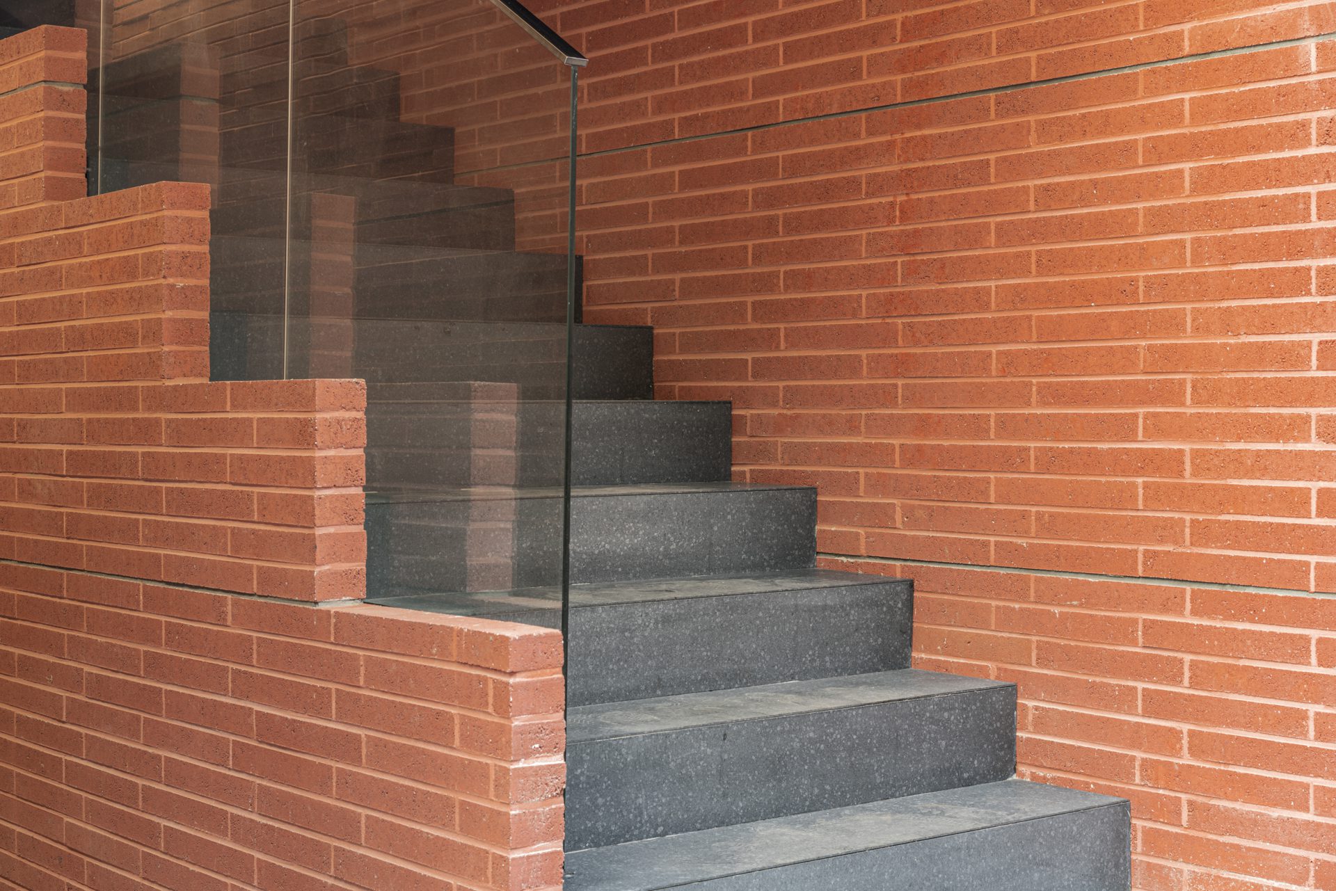 Three Planes Five Layers Apartment