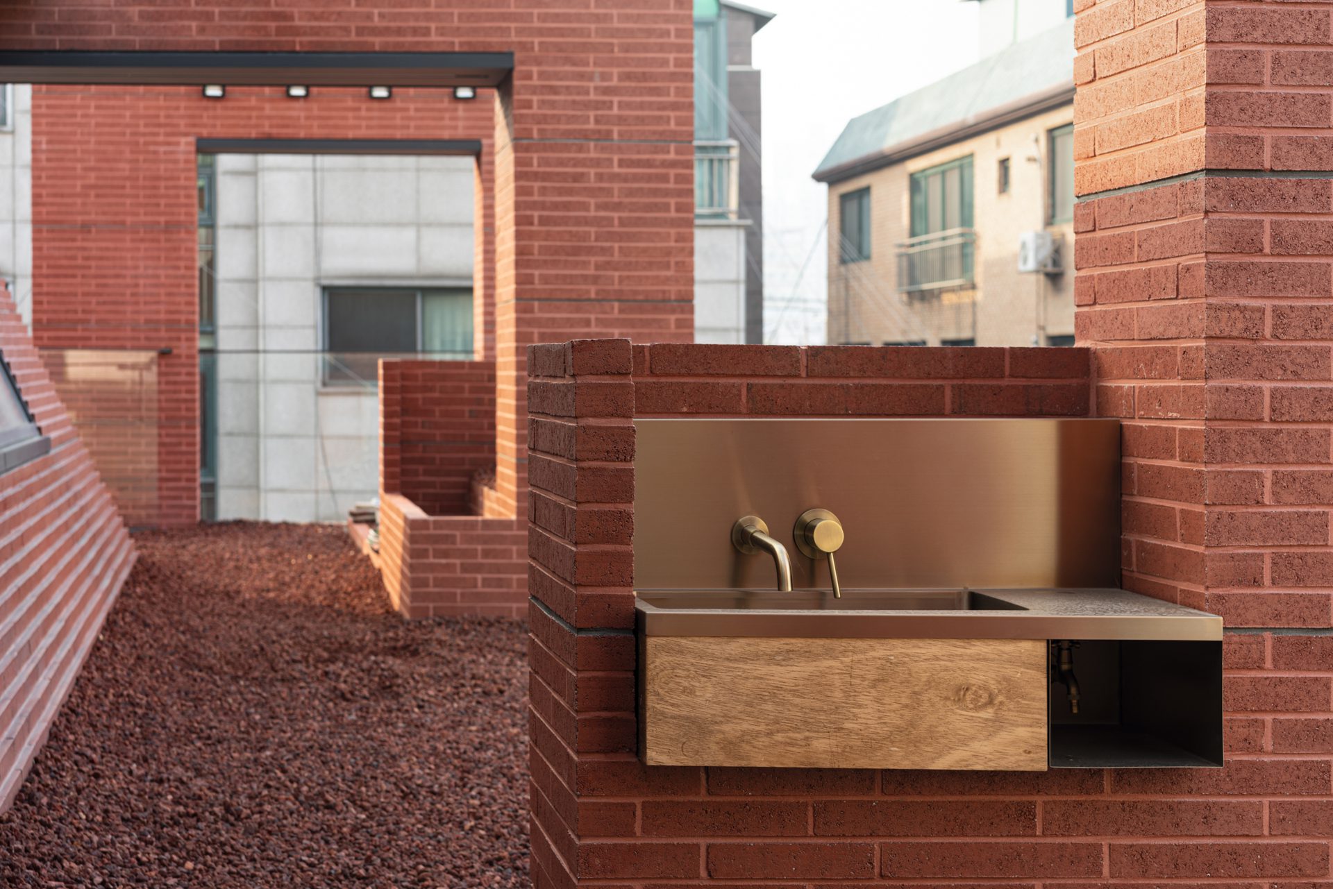 Three Planes Five Layers Apartment