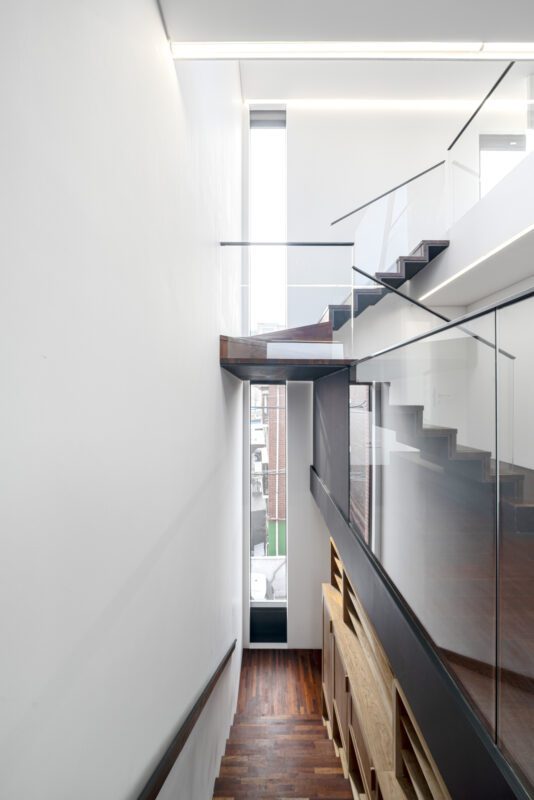 Three Planes Five Layers Apartment