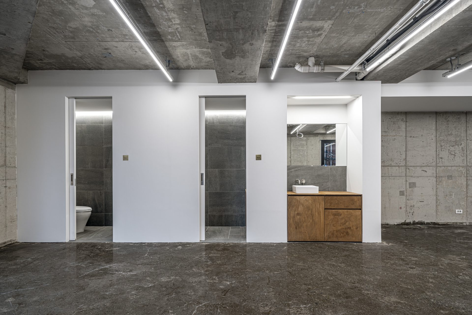 Three Planes Five Layers Apartment