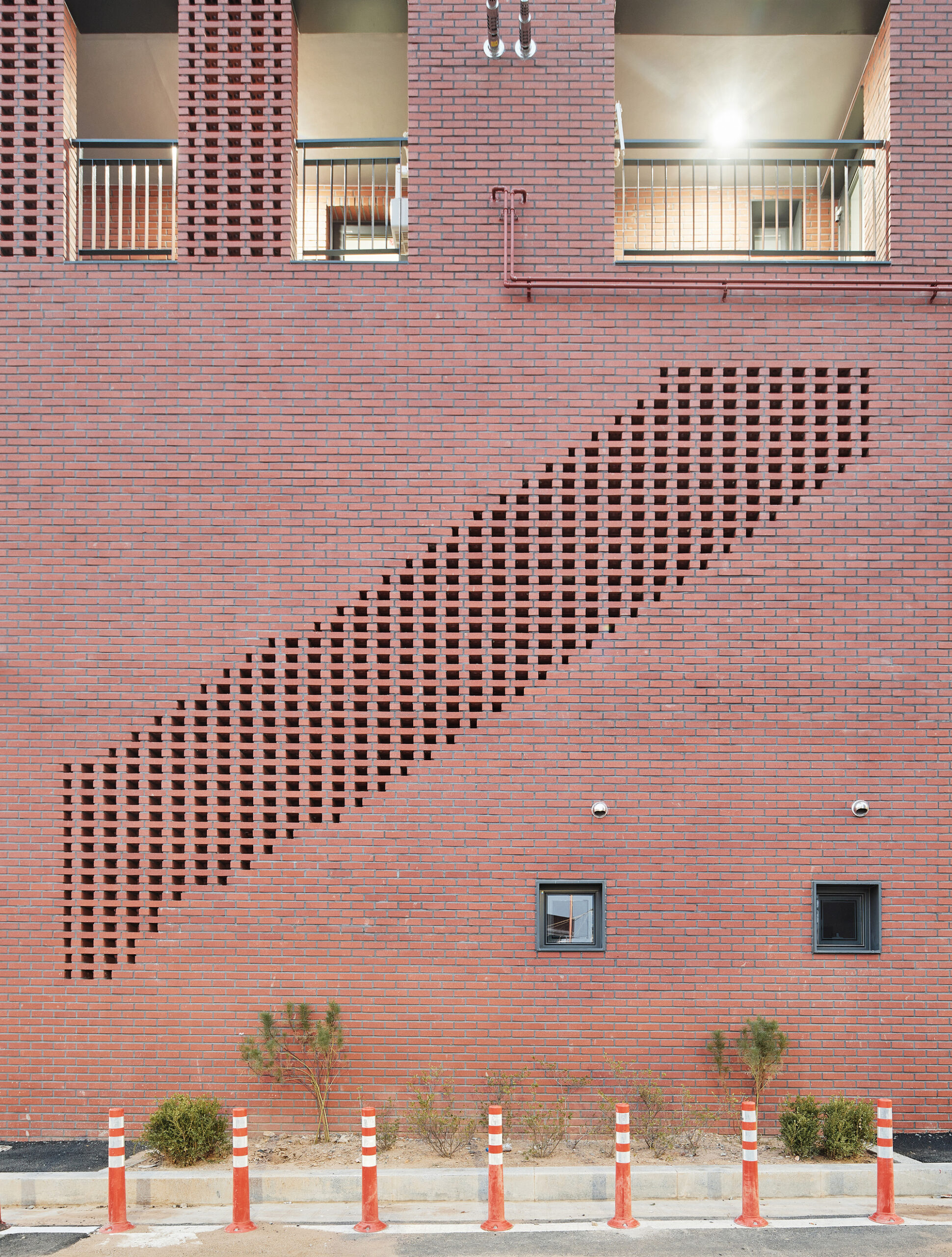 Anseong Commercial House
