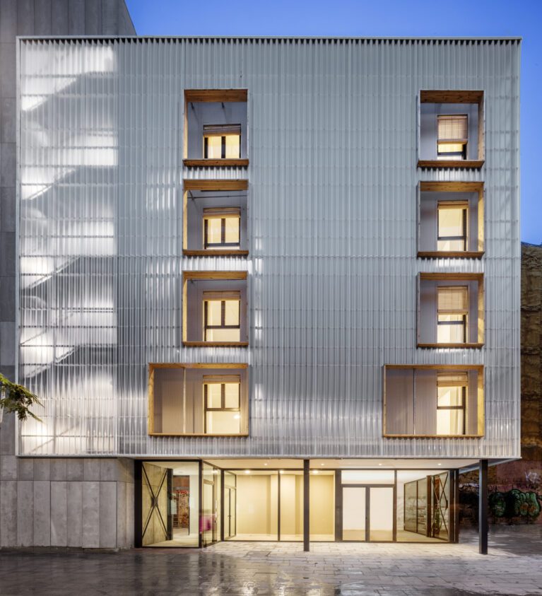 Aprop Ciutat Vella Emergency Housing | Straddle3 + Eulia Arkitektura + Yaiza Terré