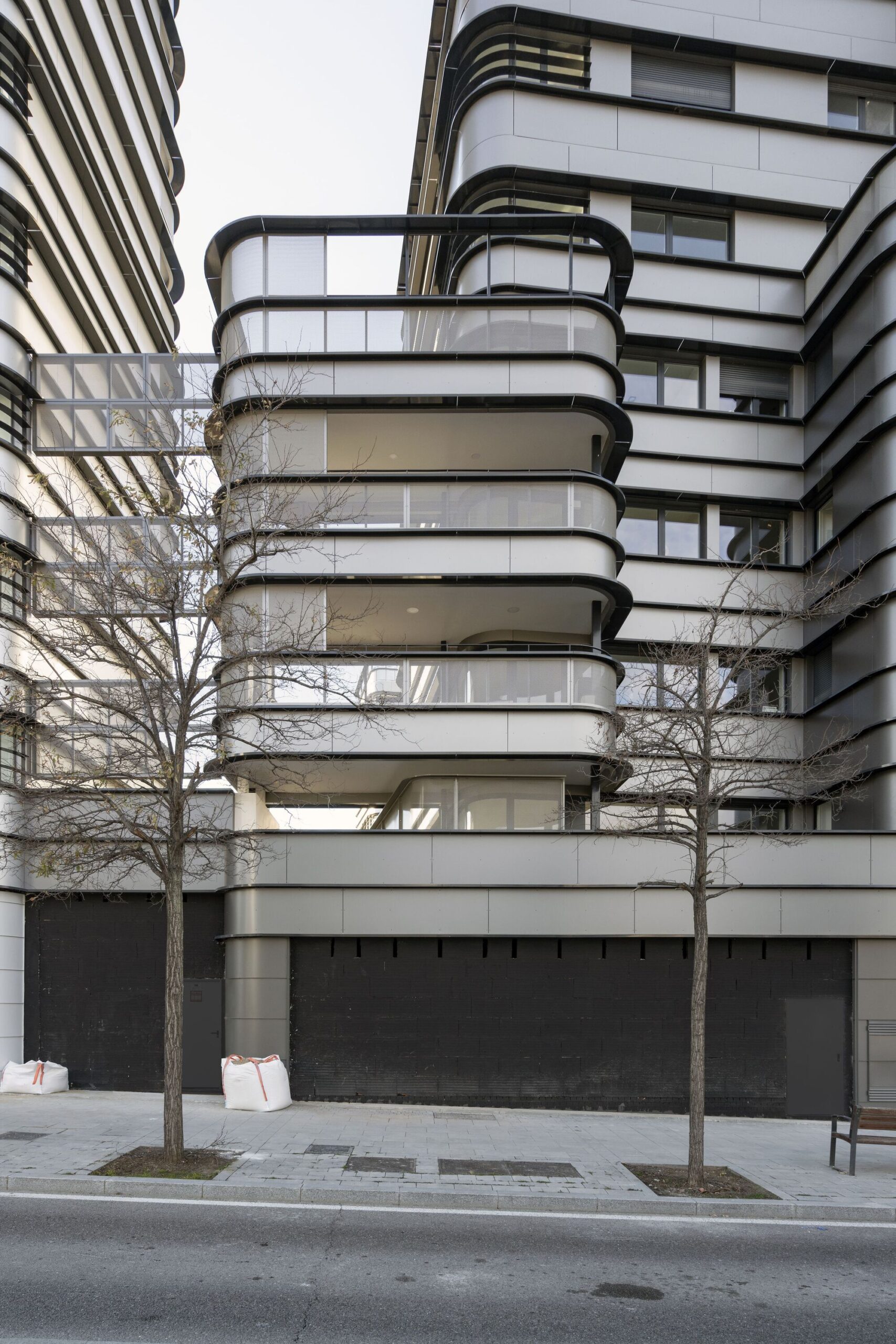 67 Houses, Shops, and a Garage in Valdebebas