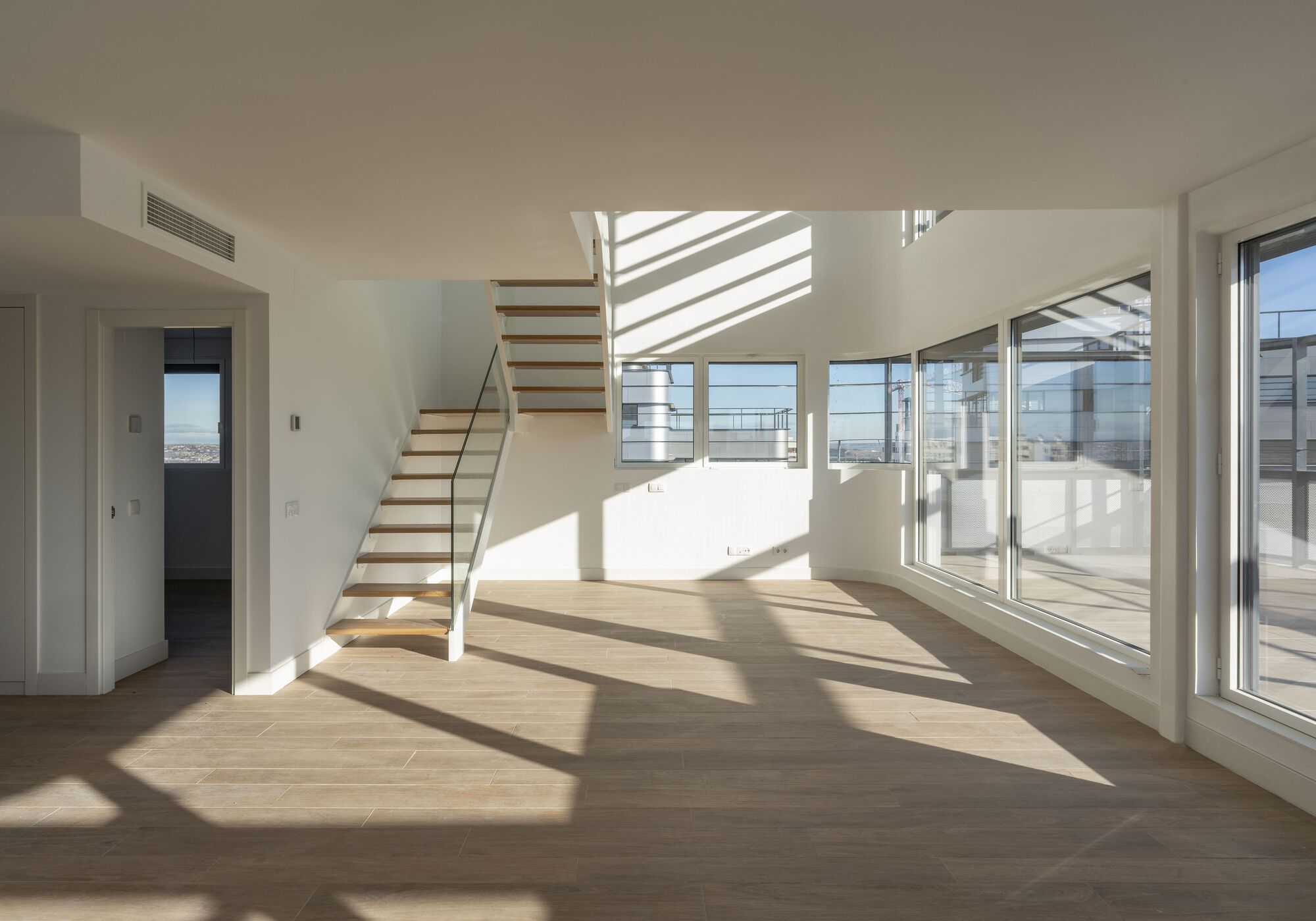 67 Houses, Shops, and a Garage in Valdebebas