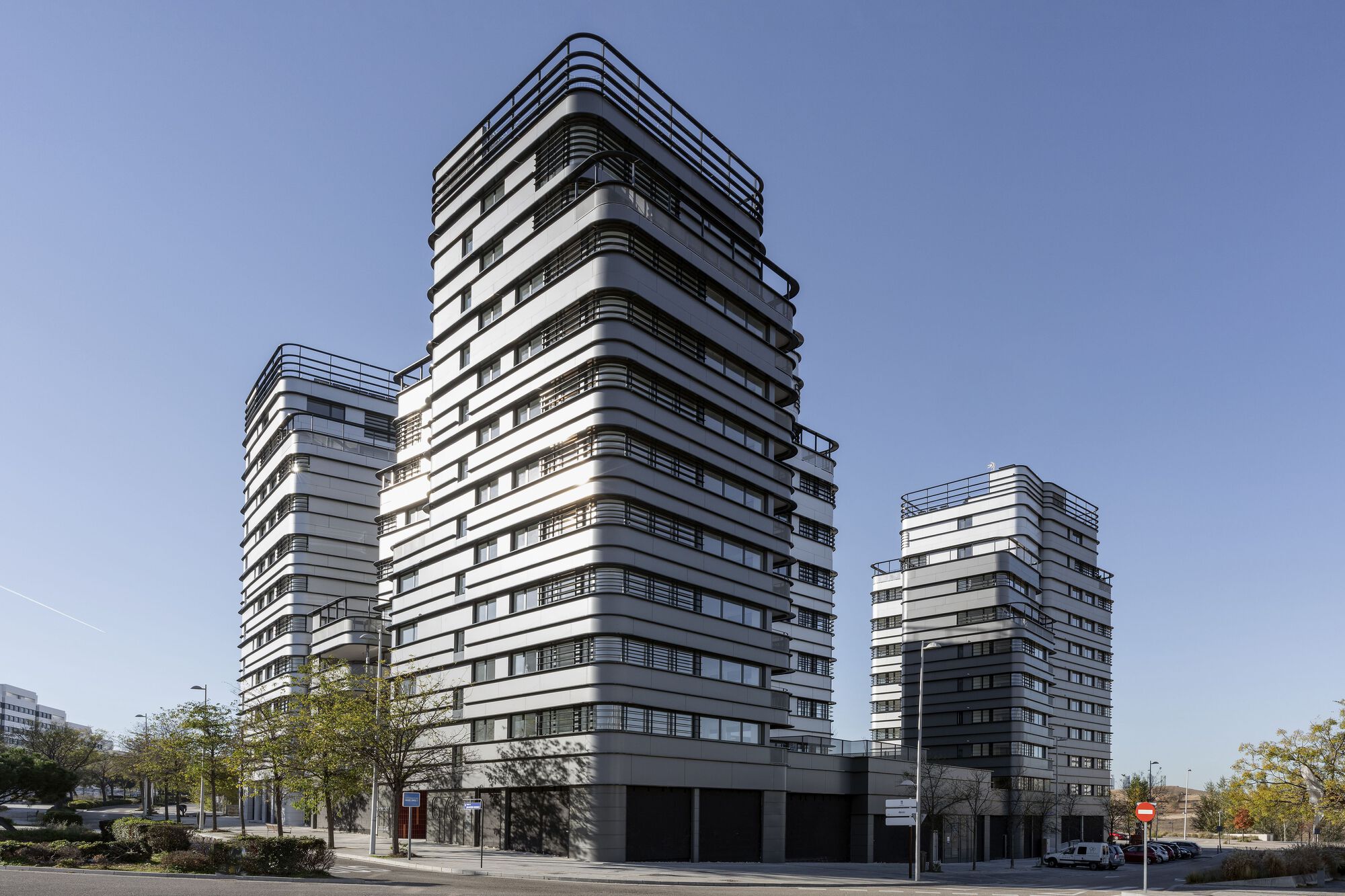 67 Houses, Shops, and a Garage in Valdebebas