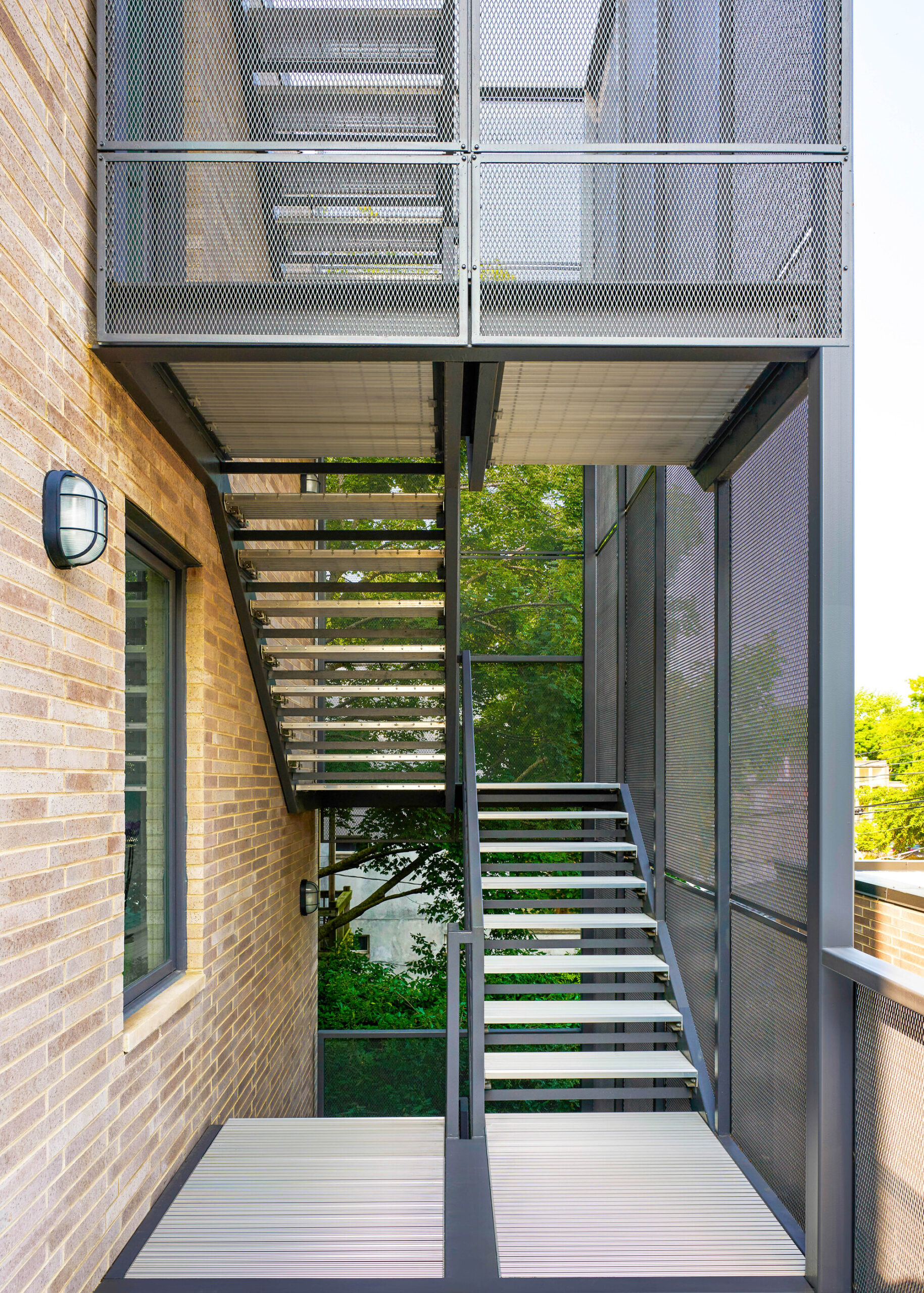 530 West Dickens