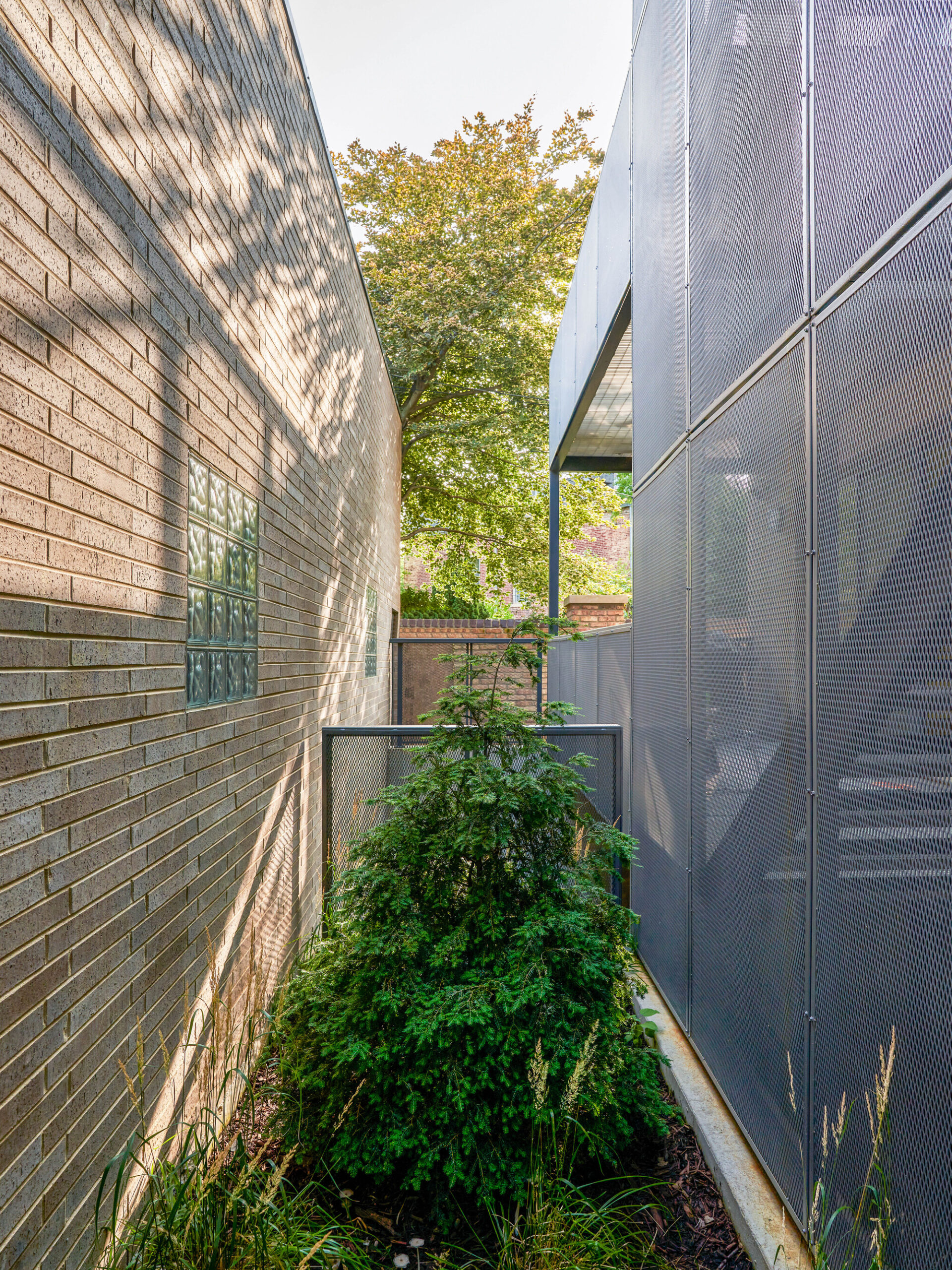 530 West Dickens