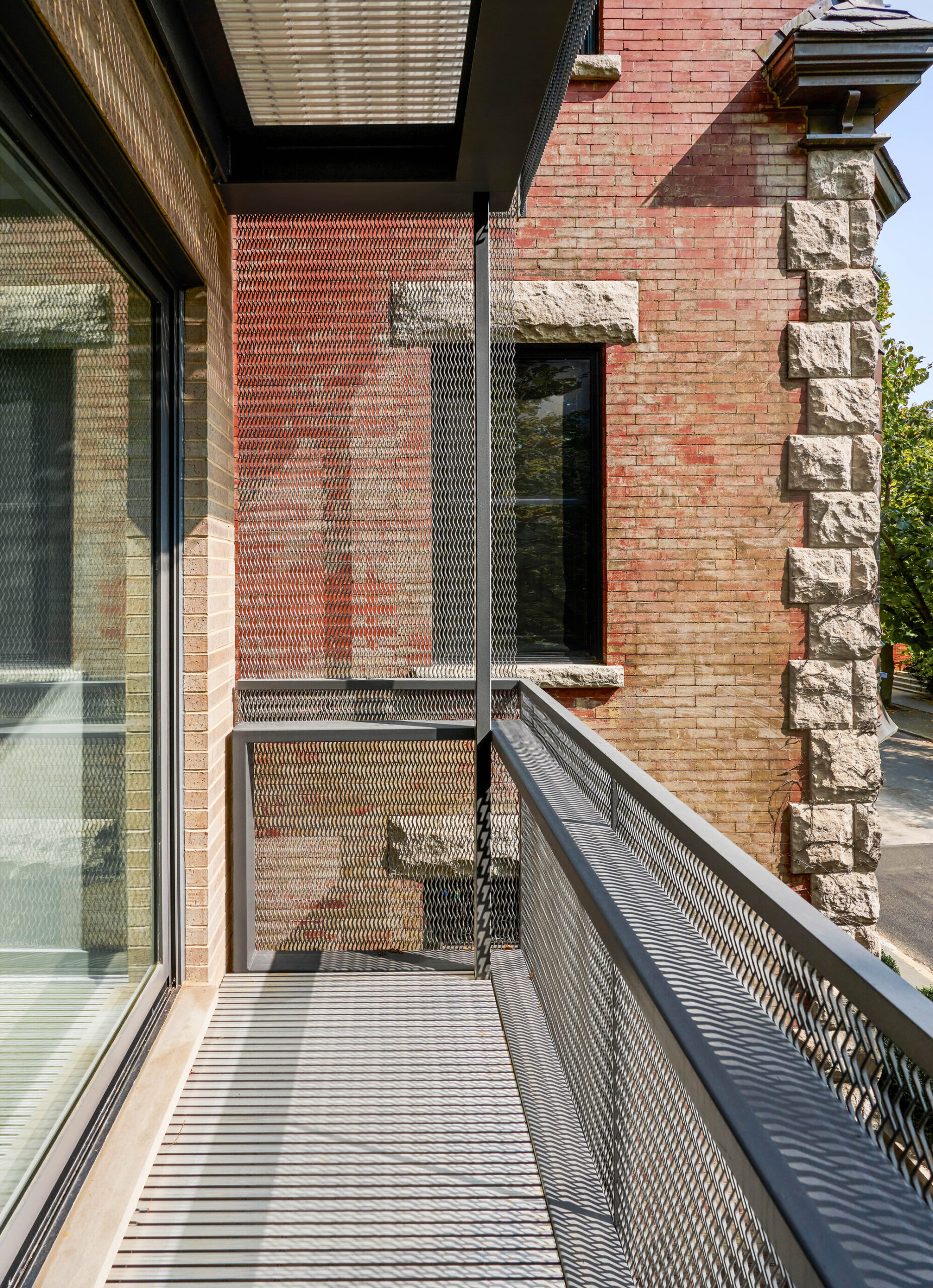 530 West Dickens