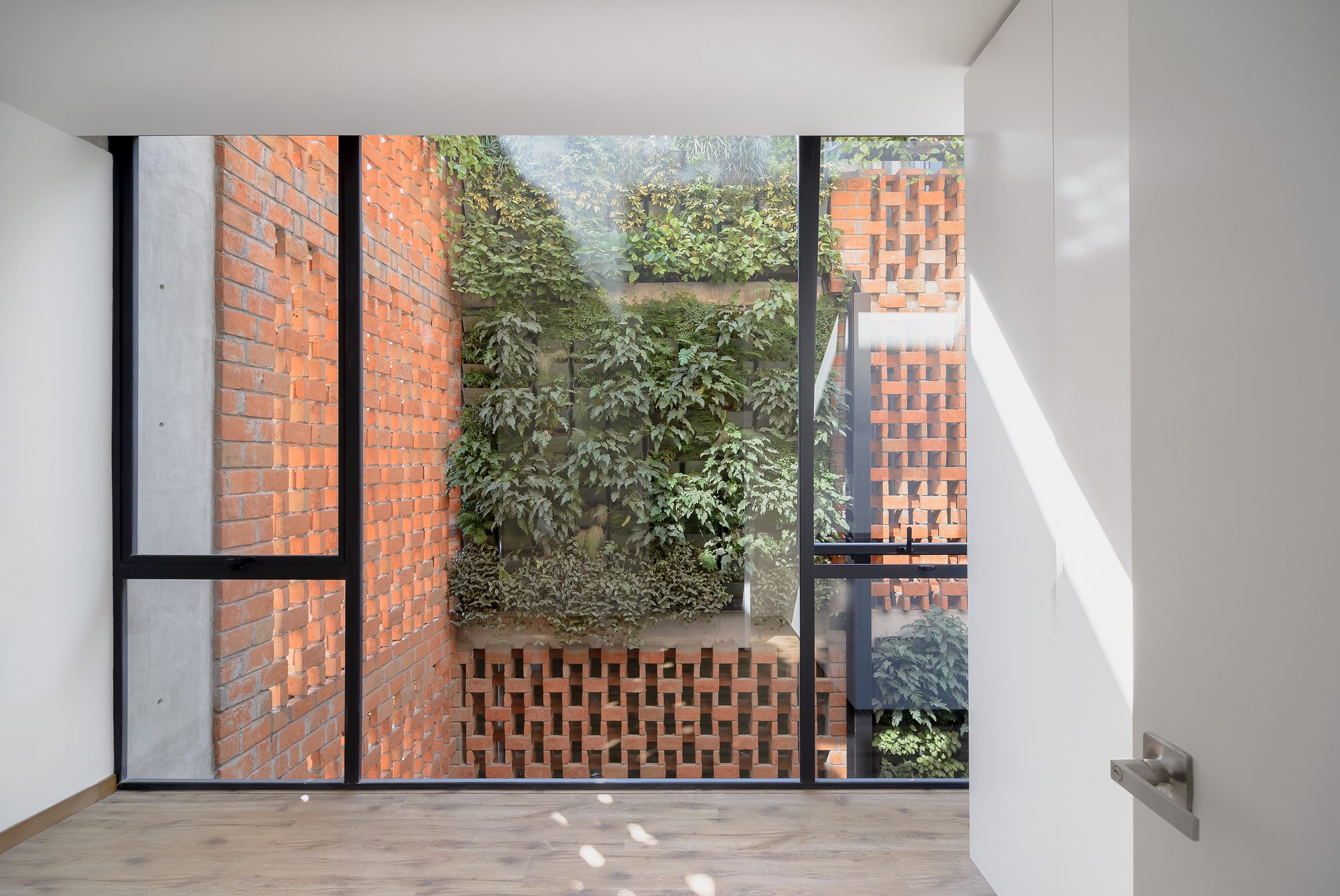 © Moritz Bernoully8