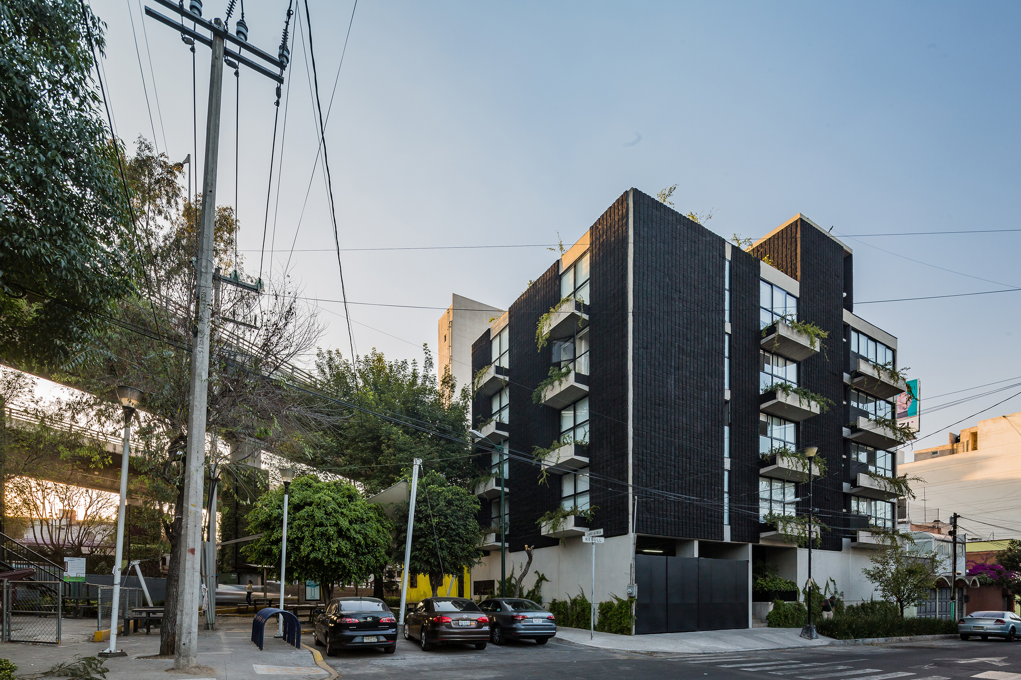 Rebull 85 Building