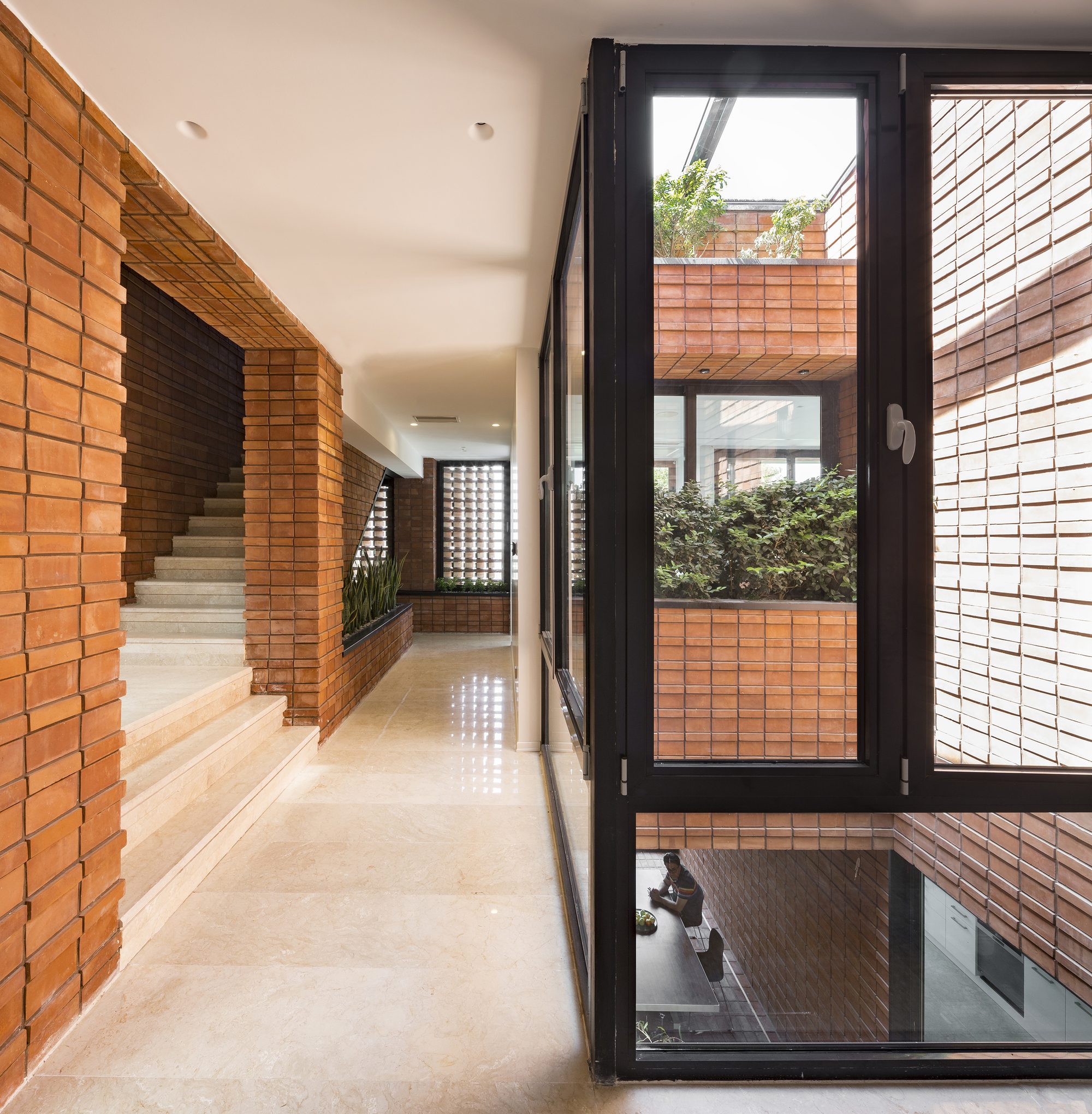 © Parham Taghioff10