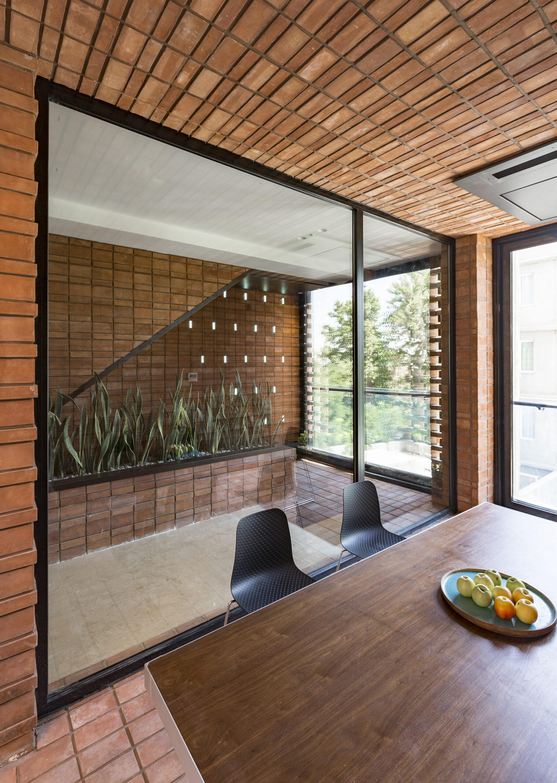 © Parham Taghioff14